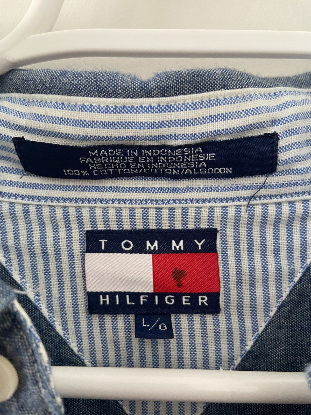 Tommy Hilfiger Vintage Tommy Hilfiger Crest Logo Button Up Size US L / EU 52-54 / 3 - 4 Thumbnail