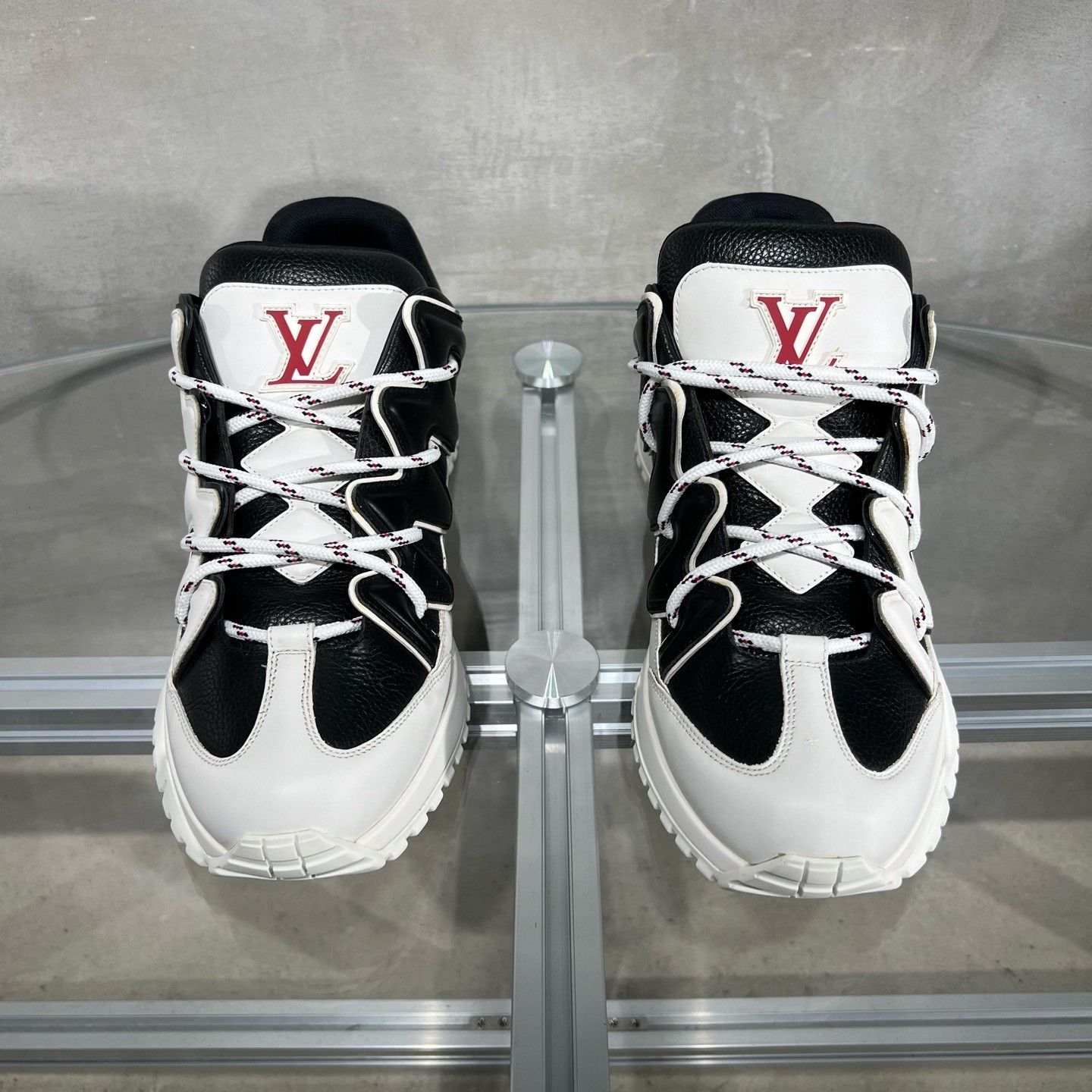 Louis Vuitton Louis Vuitton LV Sports Shoes Size US 10.5 / EU 43-44 - 1 Thumbnail