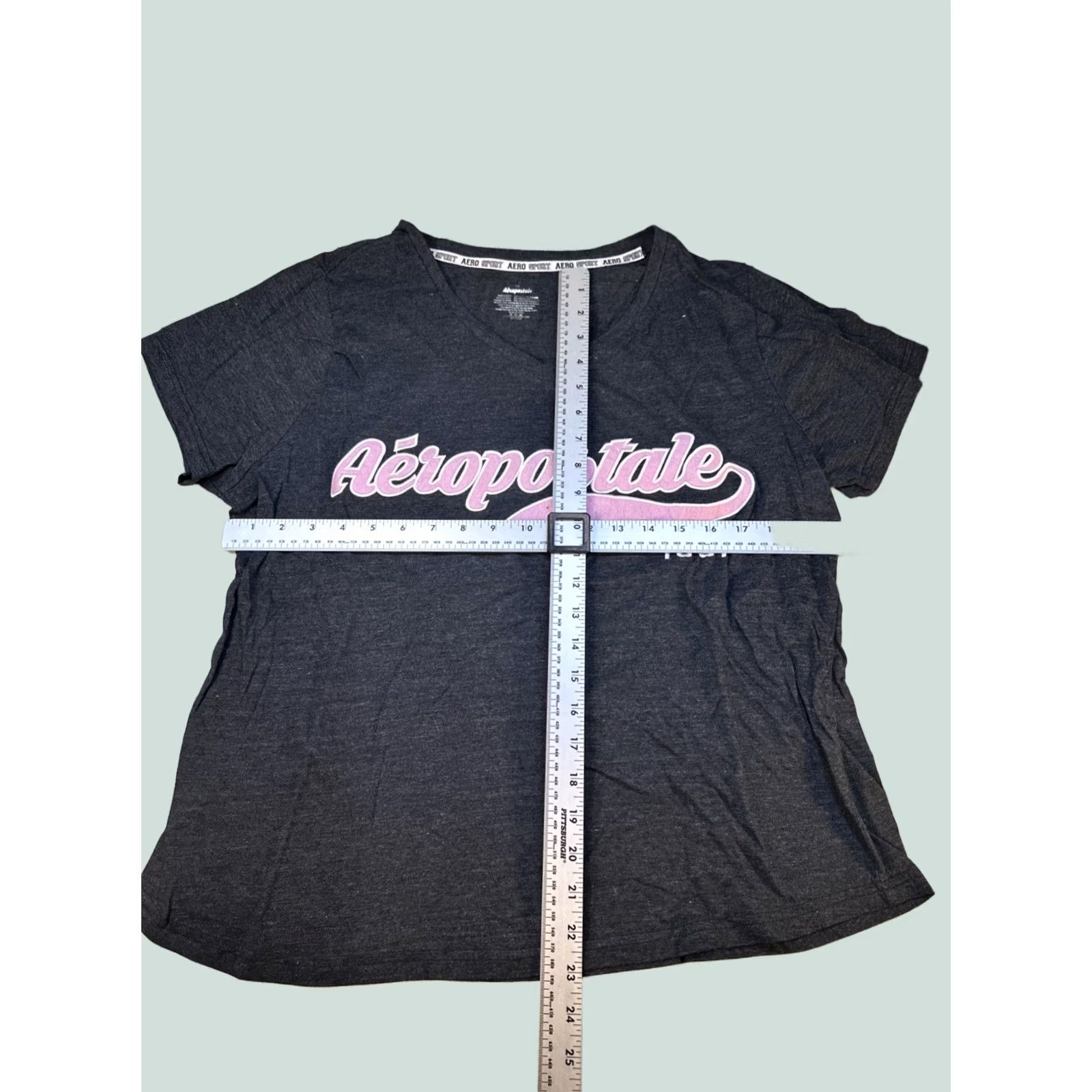 Aeropostale VINTAGE Aeropostale Gray Crop Top V-Neck Embroidered Logo 3X Women Cropped T-Shirt Short Sleeve Summer Fall Spring Adult Womens Size XXL / US 16-18 / IT 52-54 - 1 Thumbnail