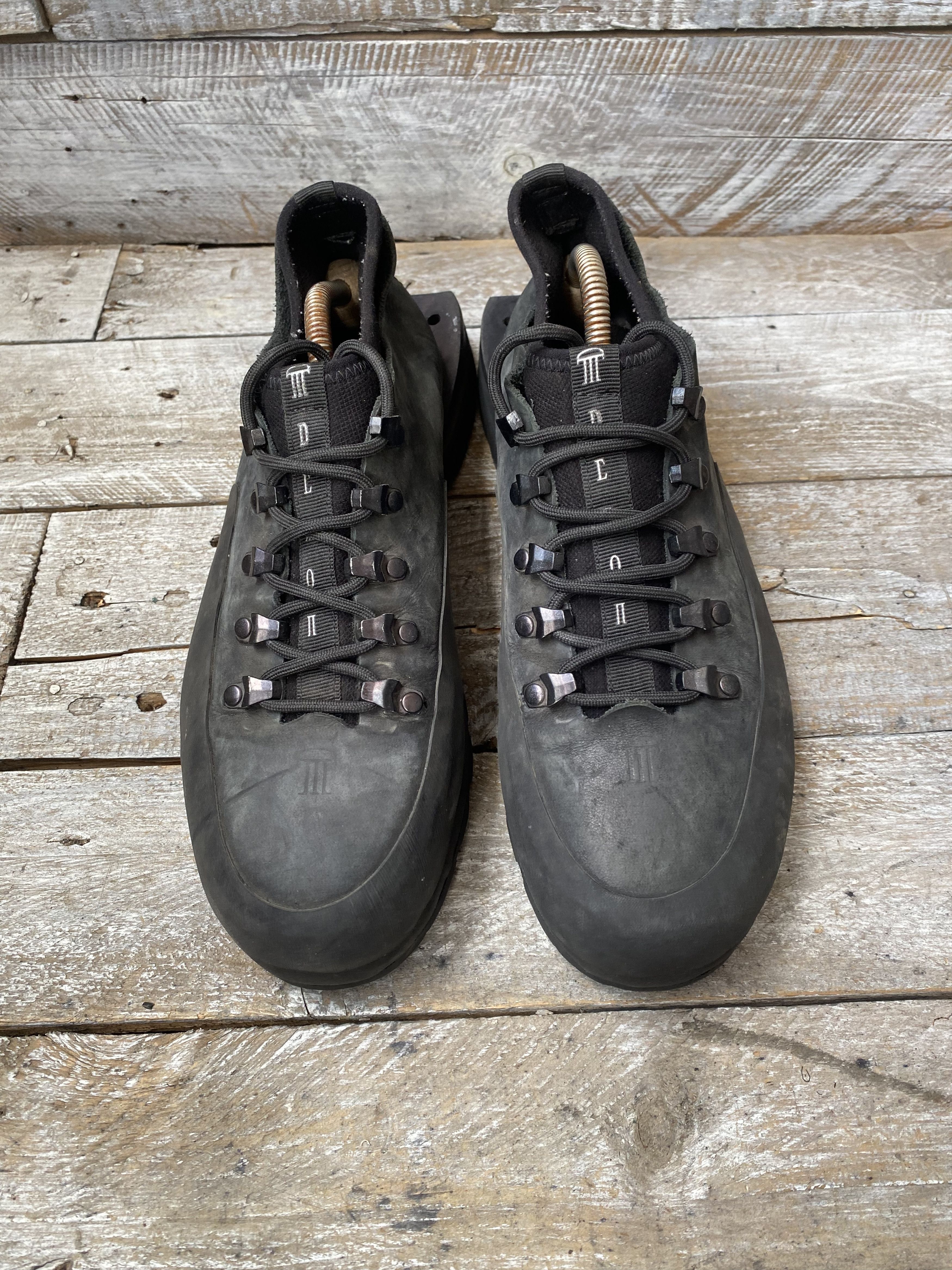 Demon Demon poyana black low top shoes sz 40 Size US 7 / EU 40 - 3 Thumbnail