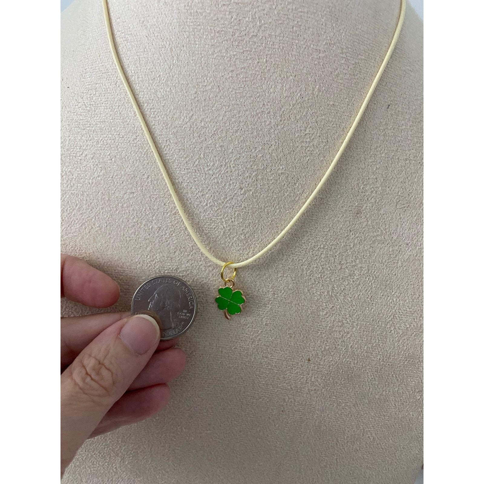 Handmade Bright green shamrock pendant necklace Size ONE SIZE - 2 Thumbnail