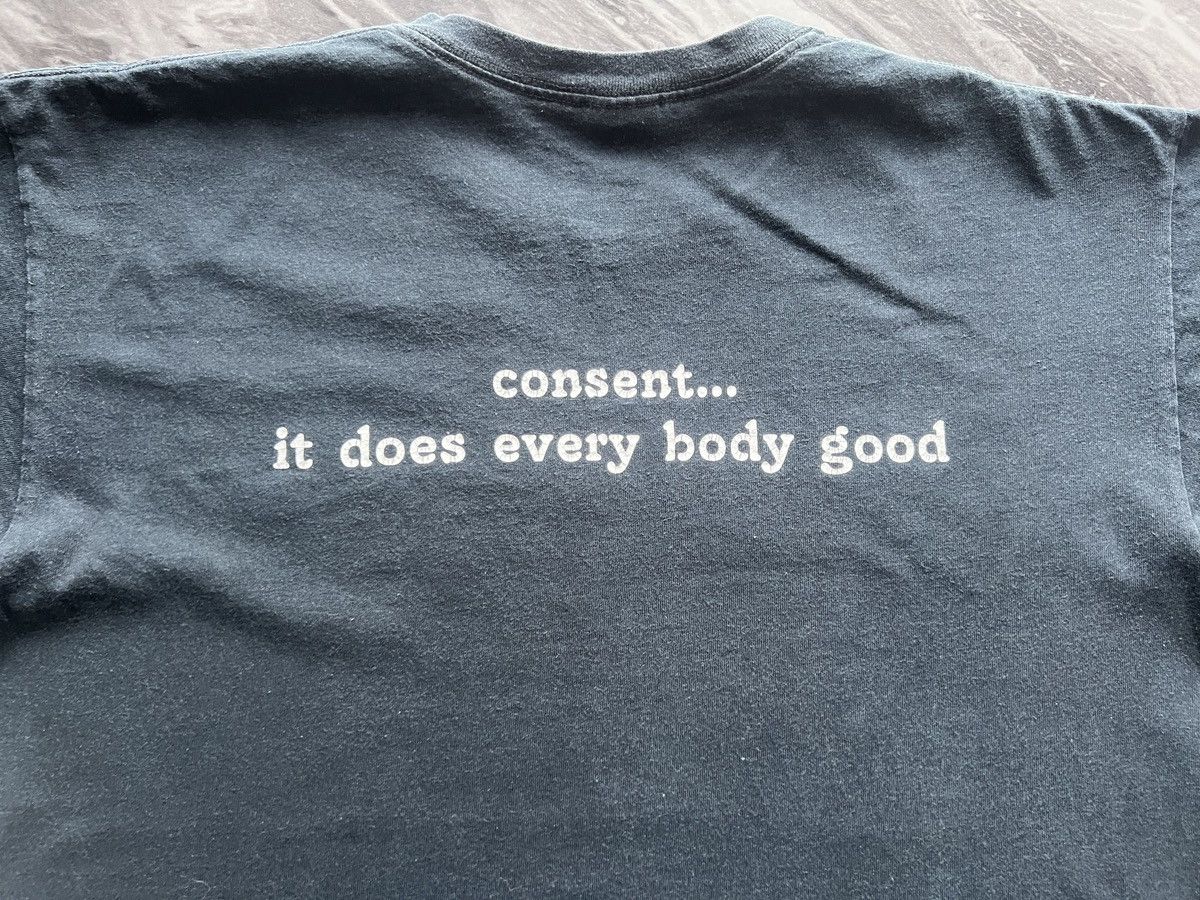 Other × Vintage Got Consent ? : It Does Every Body Good Size US L / EU 52-54 / 3 - 8 Thumbnail