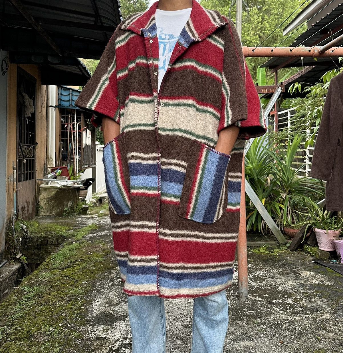 United Colors Of Benetton United Colors Of Benetton 100% Pure Wool Cloak Made In Italy Size US XL / EU 56 / 4 - 1 Thumbnail