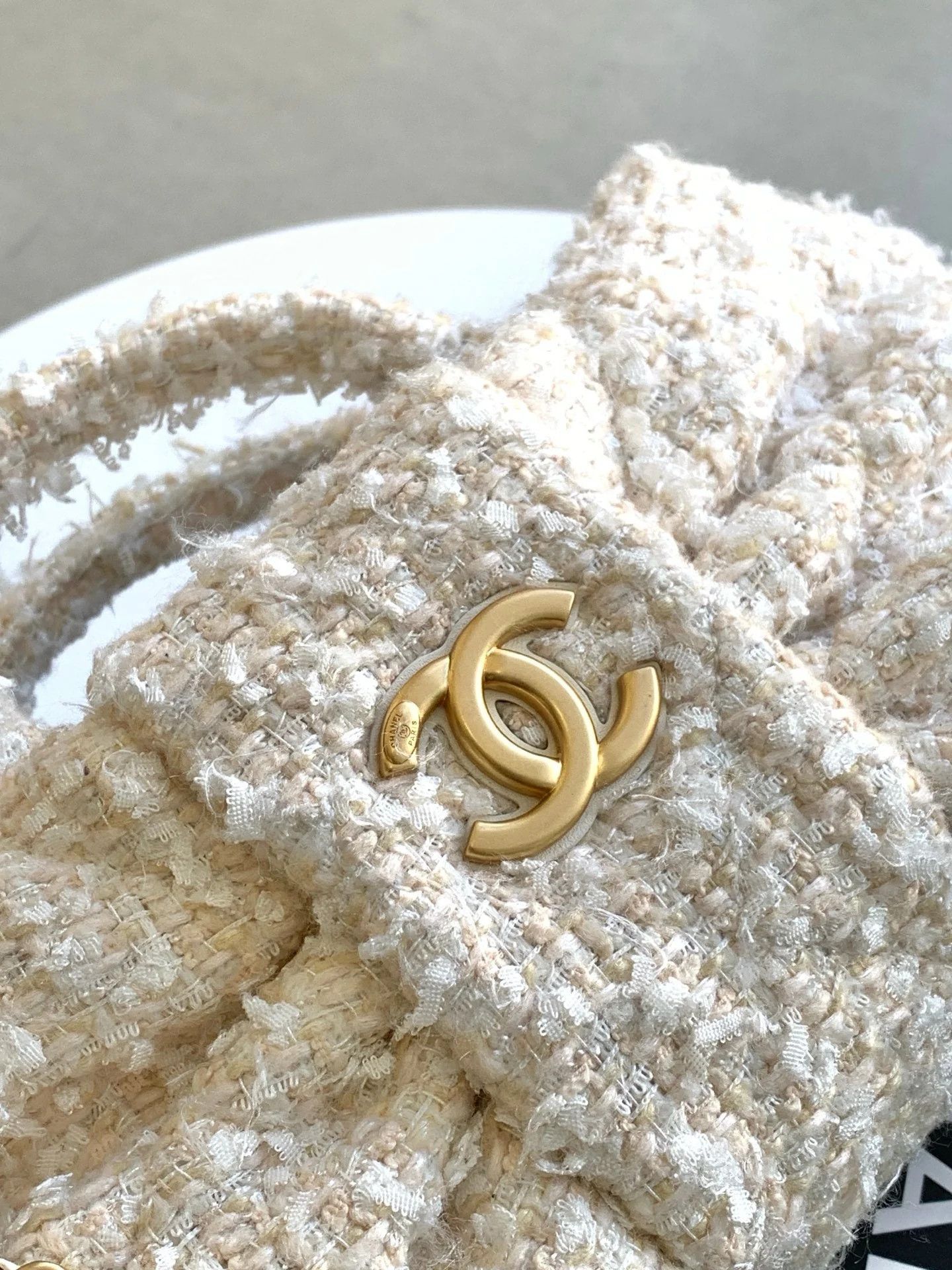Chanel os11x0126 Size: OS / Bow Handle Bag In Cream Size ONE SIZE - 4 Thumbnail