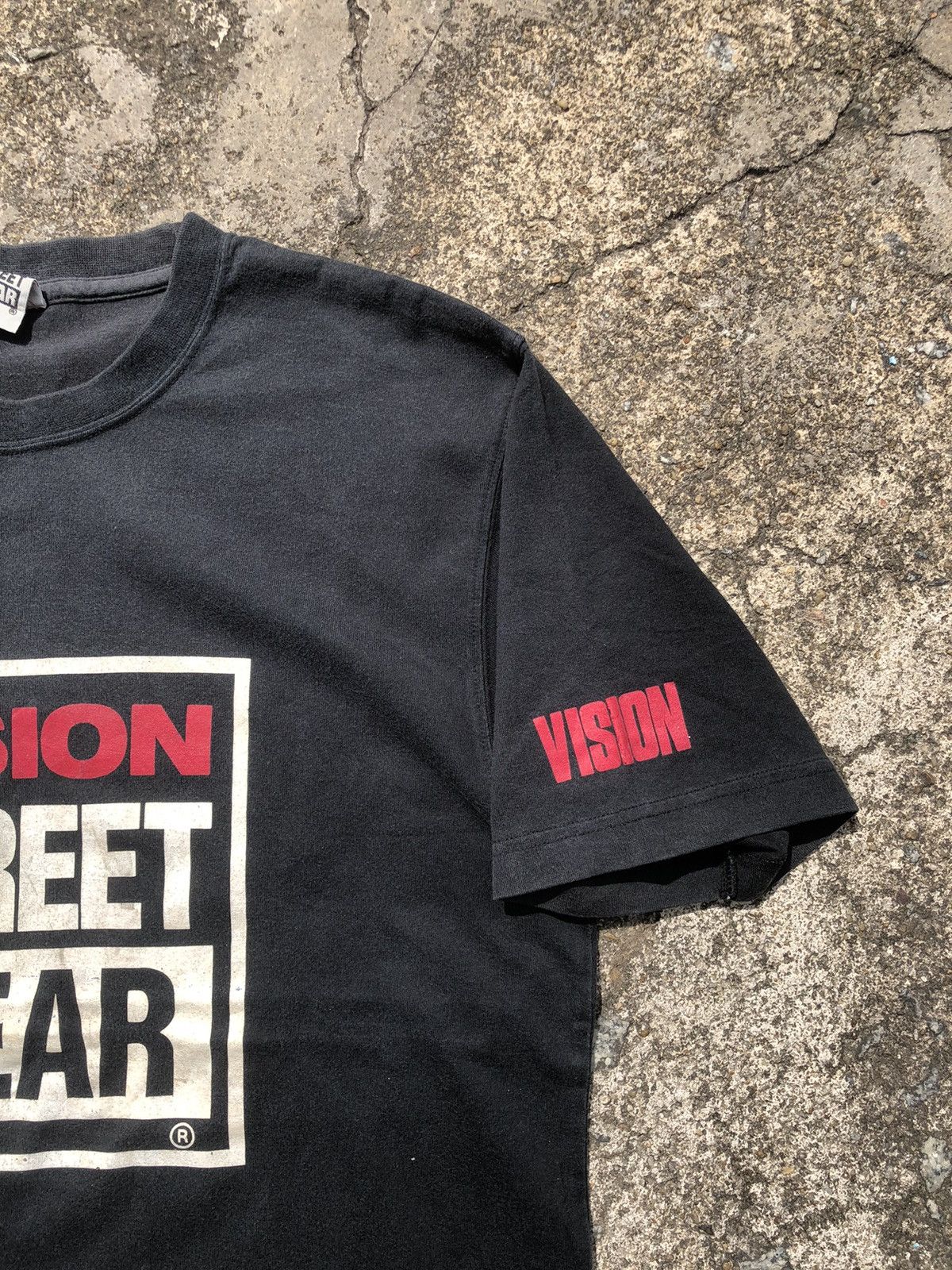 Vision Streetwear Vintage Sunfaded Y2K Vision Street Wear Logo Tee Size US M / EU 48-50 / 2 - 5 Thumbnail