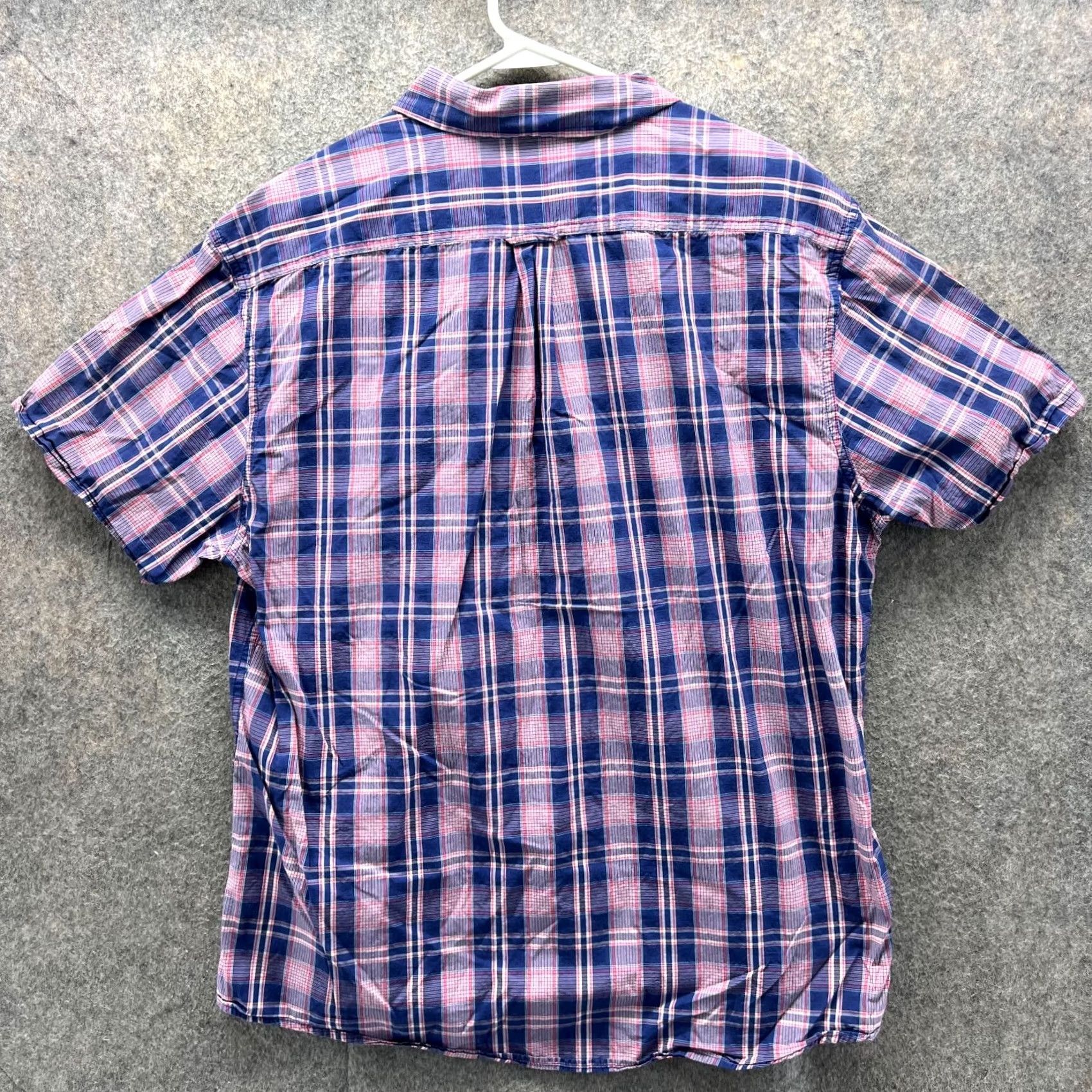 Izod VINTAGE Izod Shirt Men XL Blue Pink Plaid Button-Down Relaxed Saltwater Collection Casual Button-Up Short Sleeve Size US XL / EU 56 / 4 - 2 Thumbnail