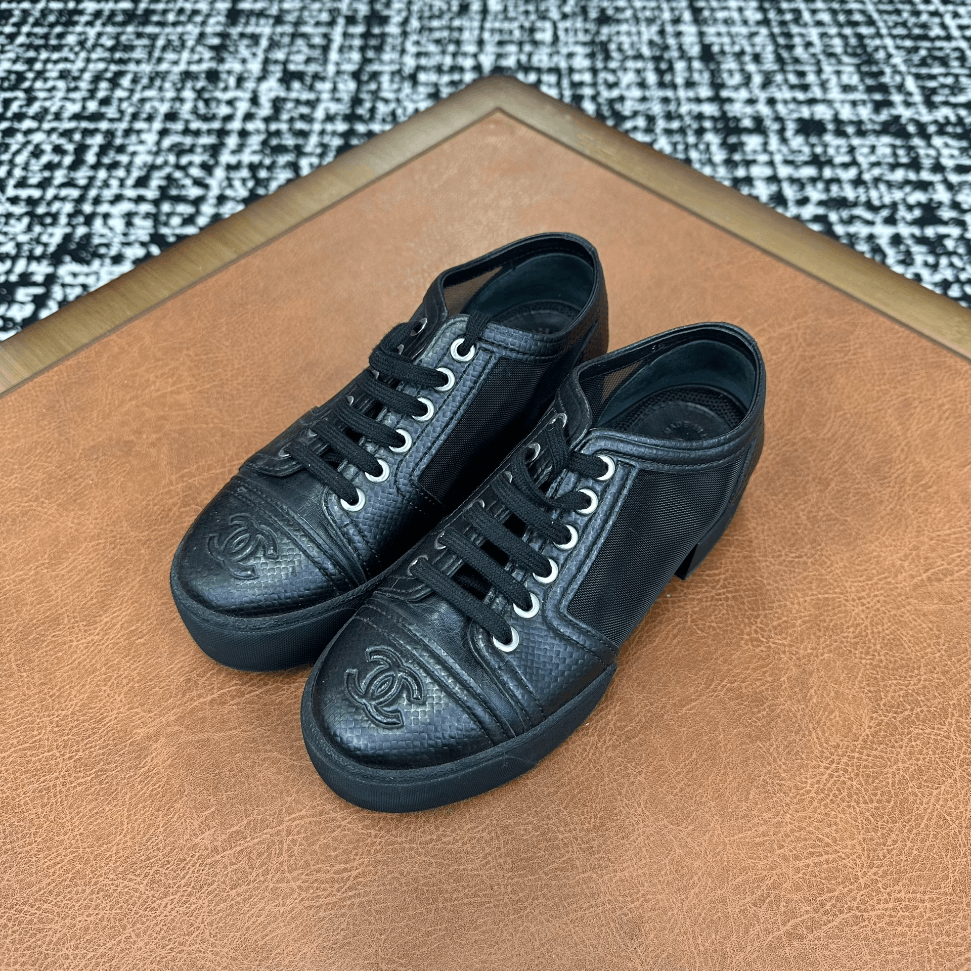 Chanel Chanel Black Lowtop Sneakers it_35 Women Size US 5 / IT 35 - 1 Thumbnail