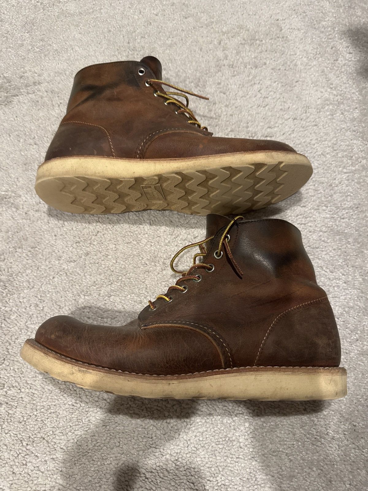Red Wing Red Wing 9111 Classic Round Toe in Rough & Tough Size US 9.5 / EU 42-43 - 3 Thumbnail