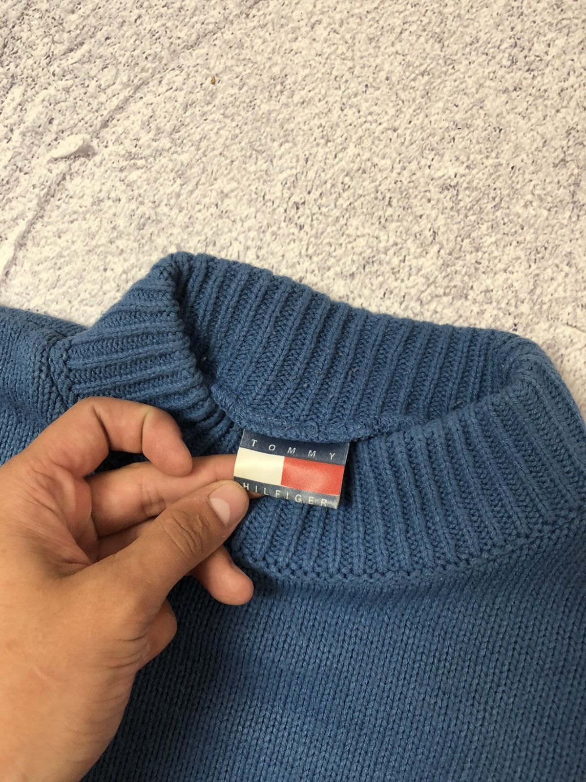 Tommy Hilfiger Men’s vintage sweater Tommy Hilfiger big logo y2k casual Size US L / EU 52-54 / 3 - 6 Thumbnail