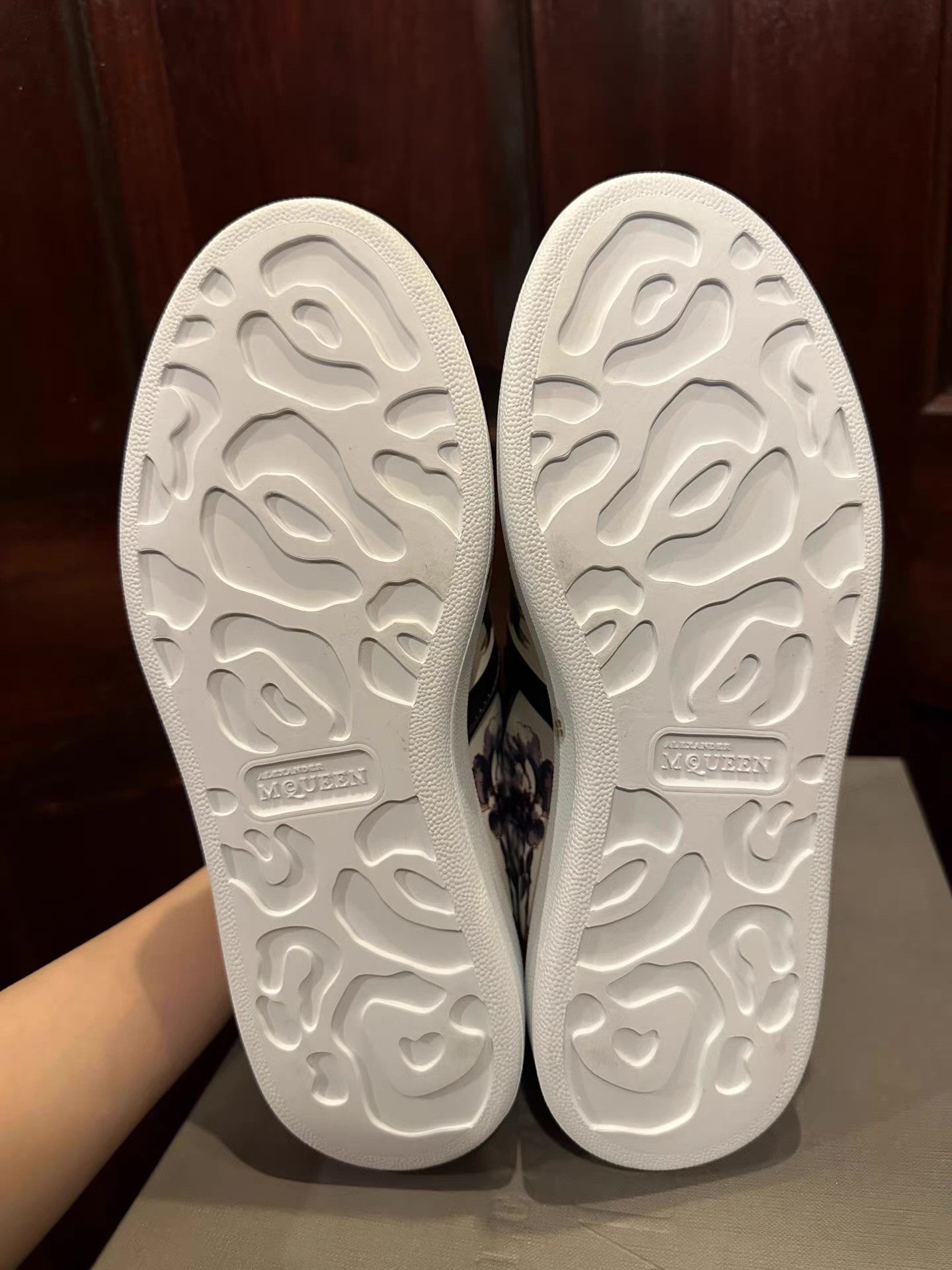 Alexander McQueen Alexander McQueen 17SS Mainline White Floral‑Print Ｑ25 Size US 6 / IT 36 - 4 Thumbnail