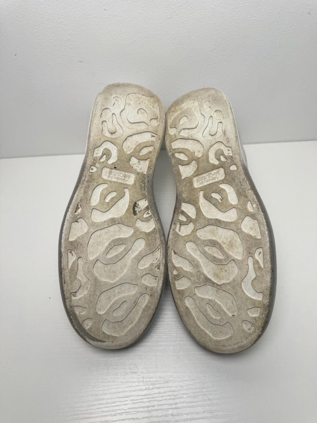 Alexander McQueen Alexander McQueen Oversized Spray Paint Sneaker SZ 43 White Size US 10 / EU 43 - 7 Thumbnail