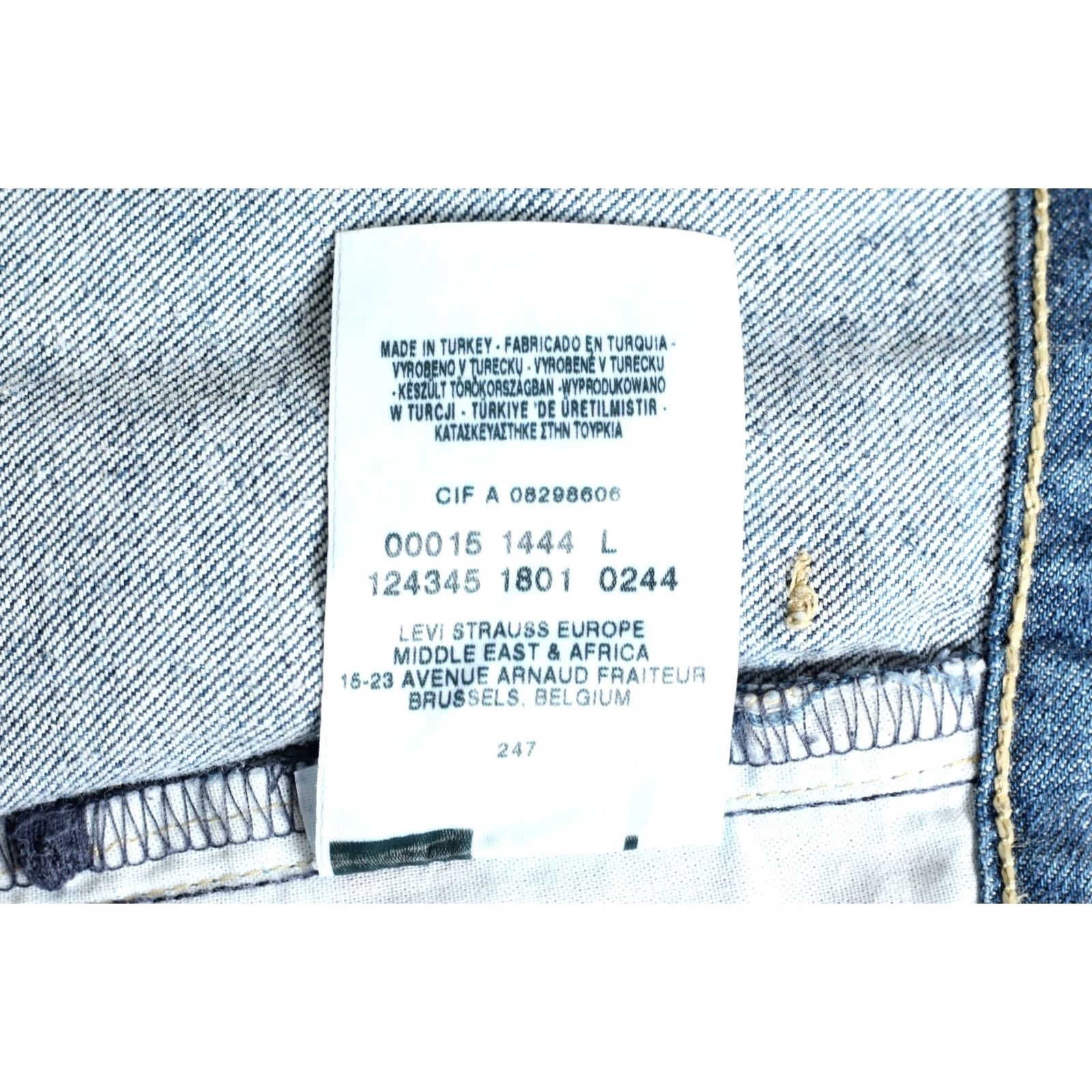 Levi's VINTAGE LEVI’S? ENGINEERED Twisted ½ Jeans Denim Shorts Men Size L DZ5321 Size US 33 - 6 Thumbnail