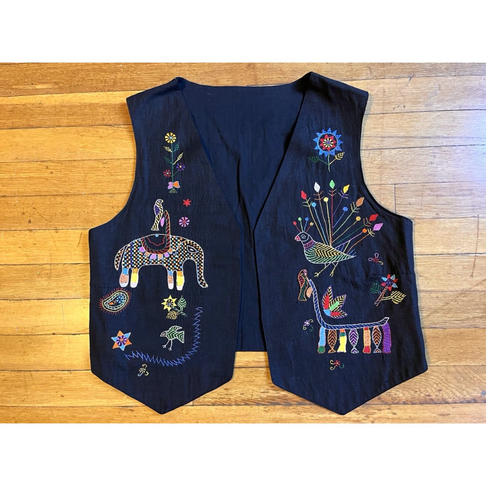 Vintage VINTAGE Aarong Bangladesh Elephant Peacock Embroidered Vest Women’s S Black 90s Size S / US 4 / IT 40 - 2 Thumbnail