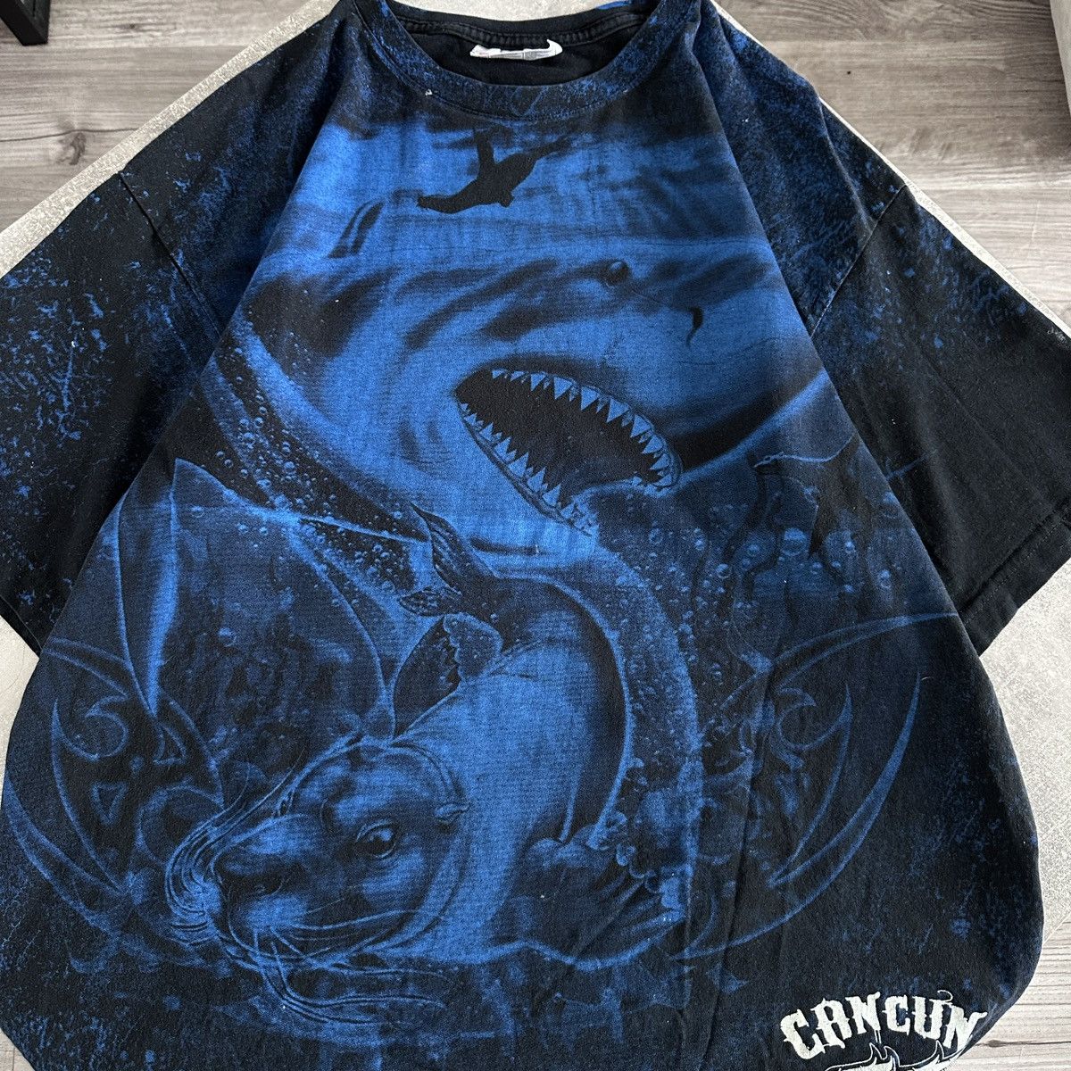 Vintage Vintage 90s Shark fur seal aop tee y2k hype animals cancum Size US XL / EU 56 / 4 - 3 Thumbnail