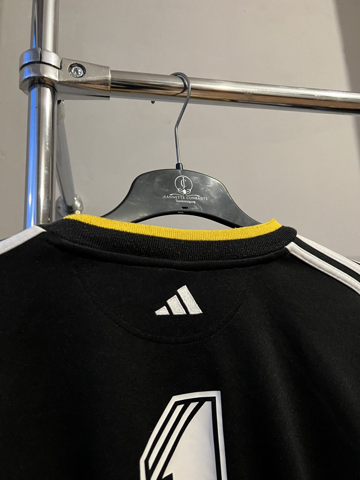 Adidas 1999 ADIDAS #1 GOALKEEPER SOCCER FOOTBALL SWEATSHIRT SIZE XL Size US XL / EU 56 / 4 - 13 Thumbnail