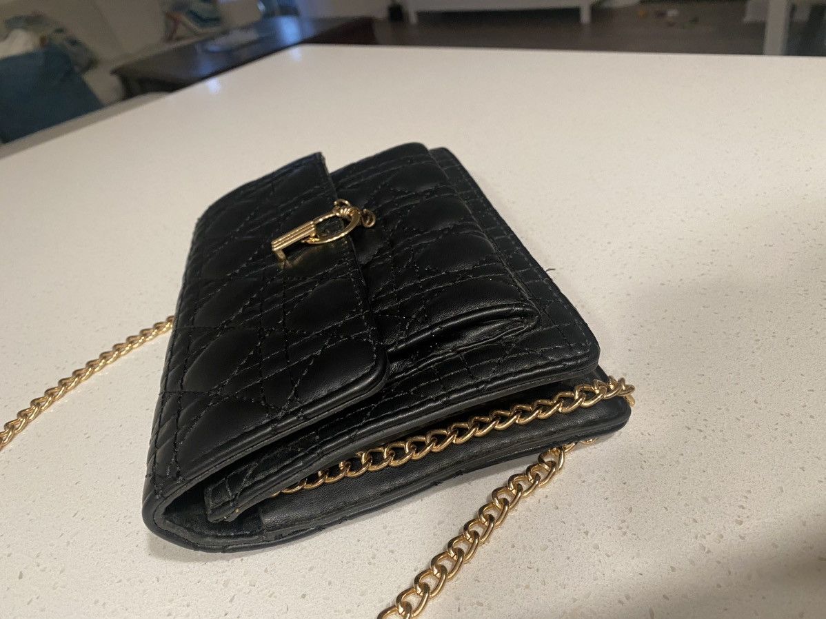Other Designer Style Crossbody Bag Black with Gold Chain Strap Size ONE SIZE - 3 Thumbnail