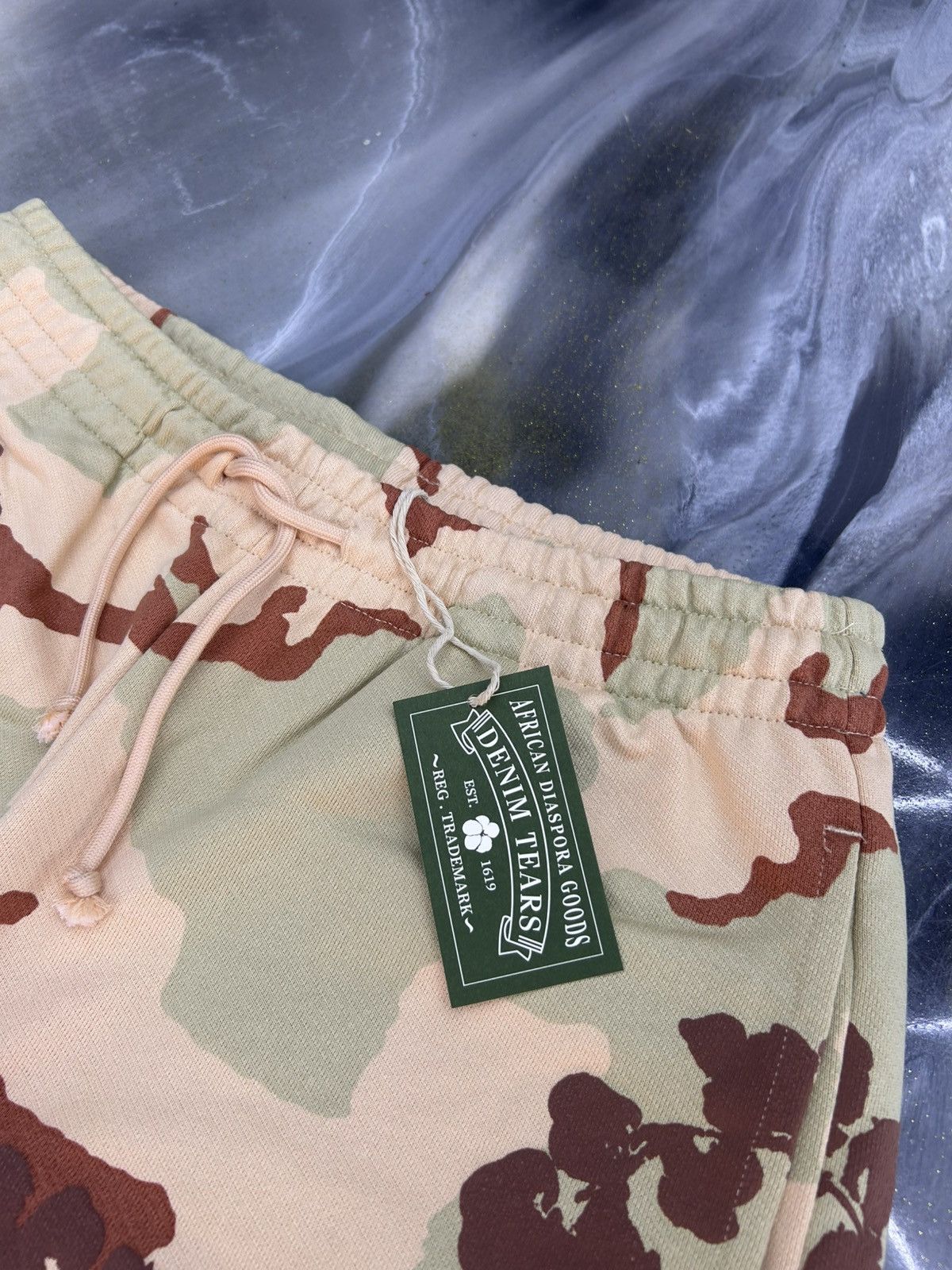 DENIM TEARS Denim Tears Tan Camo Cotton Wreath Sweatpants Size M Size US 32 / EU 48 - 14 Thumbnail