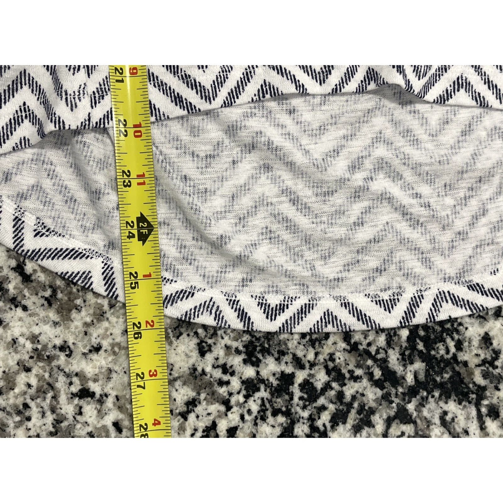 Athleta Athleta Tank Size S Blue White Chevron Print Arrowhead Breezy Womens Size S / US 4 / IT 40 - 3 Thumbnail