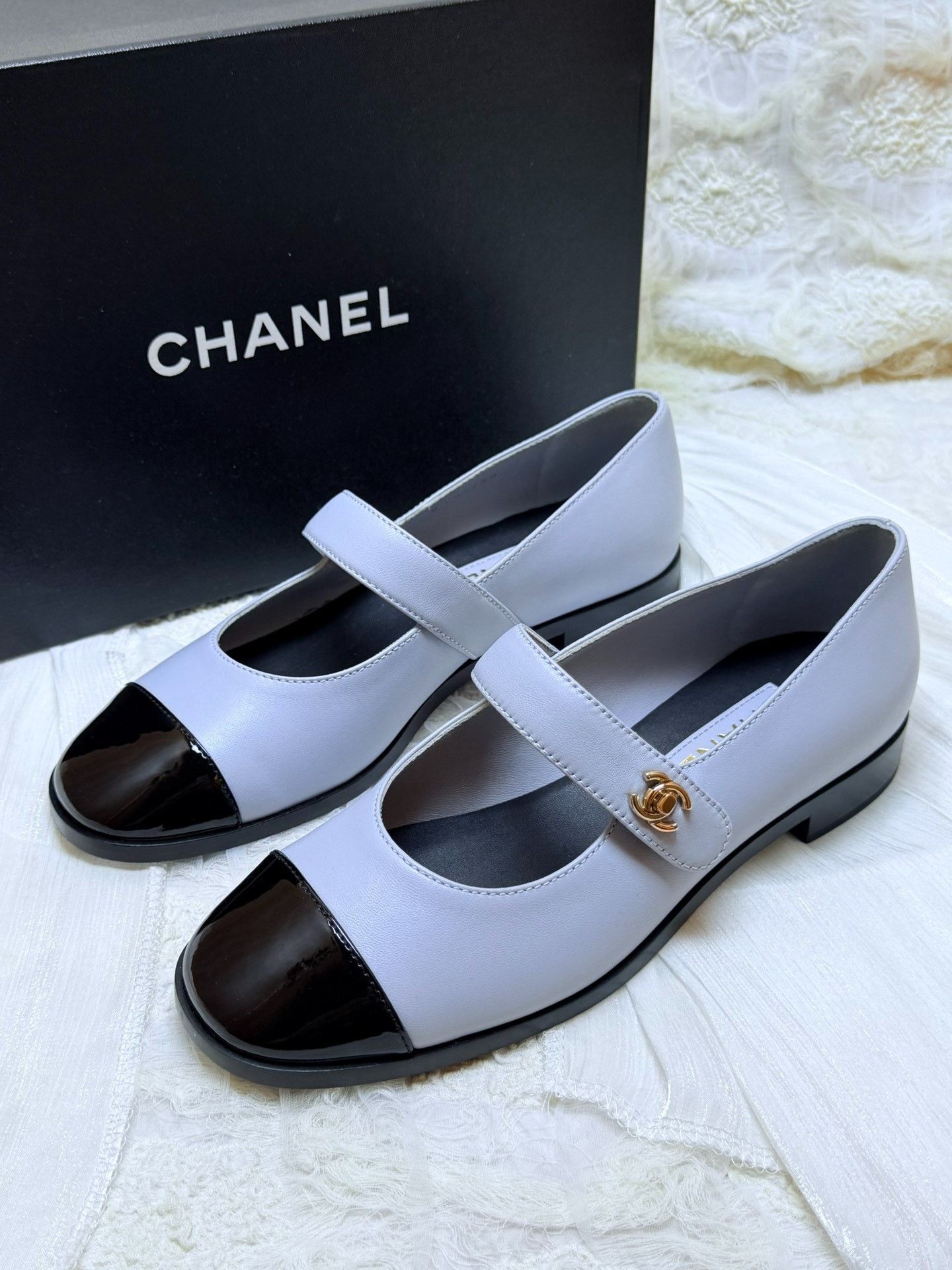 Chanel Chanel Black Lowtop Sneakers us_8 Women Size US 8 / IT 38 - 1 Thumbnail