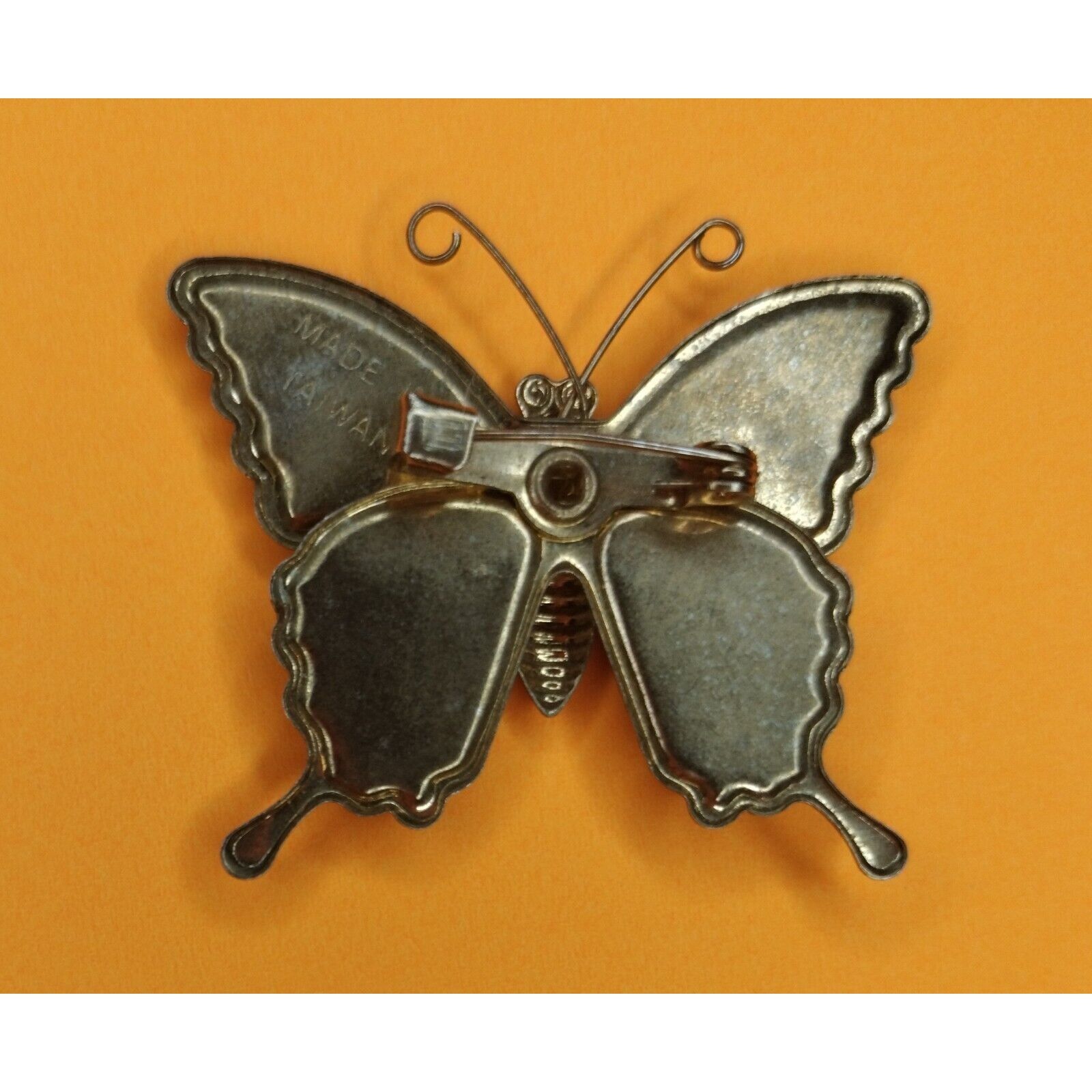 Other Colorful Enameled Butterfly Pin Gold Tone Jewelry Brooch Gli Size ONE SIZE - 10 Thumbnail
