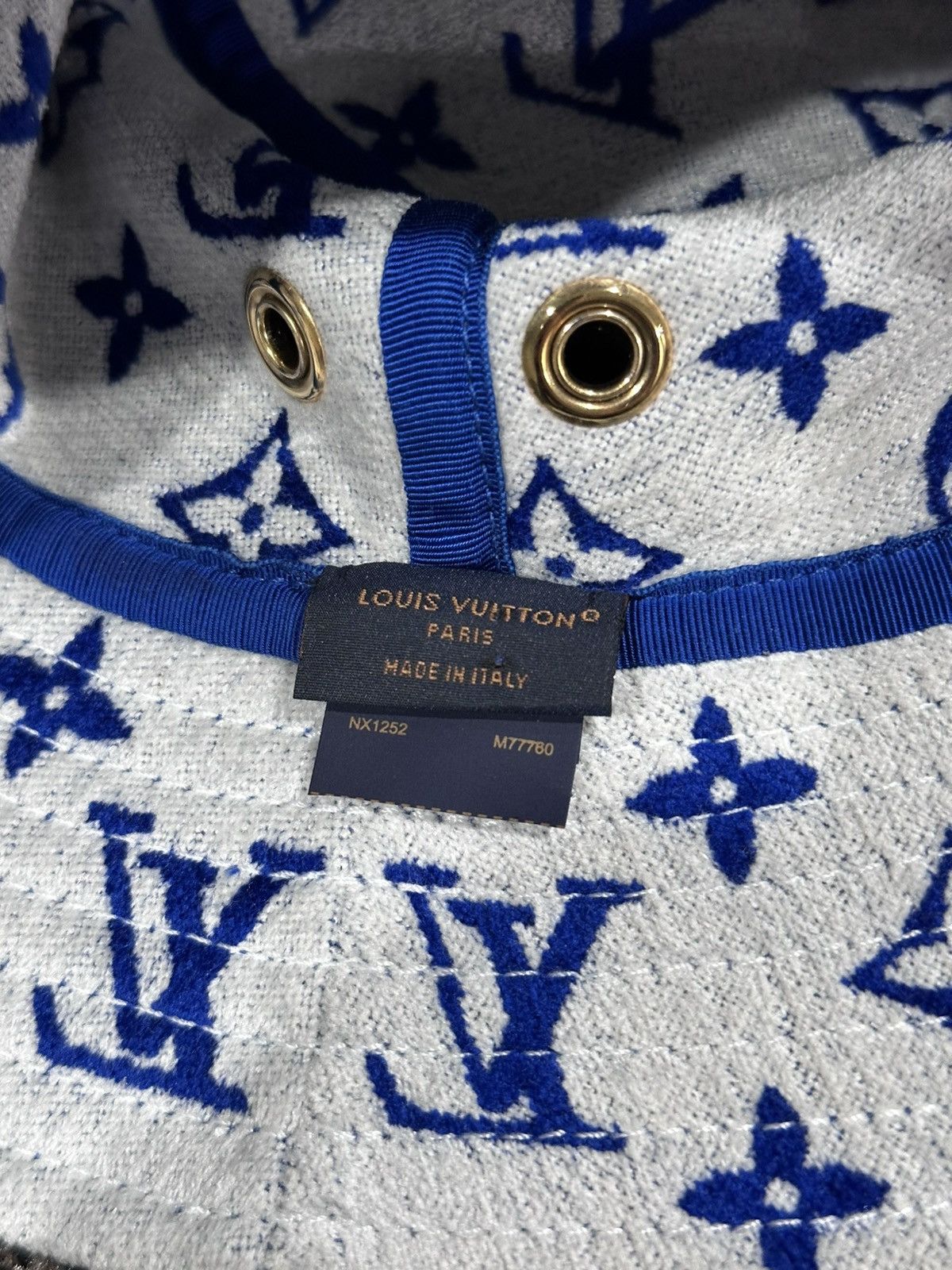 Louis Vuitton Louis Vuitton SS22 LV Monogram Blue White Velvet Bucket Hat Size ONE SIZE - 9 Thumbnail