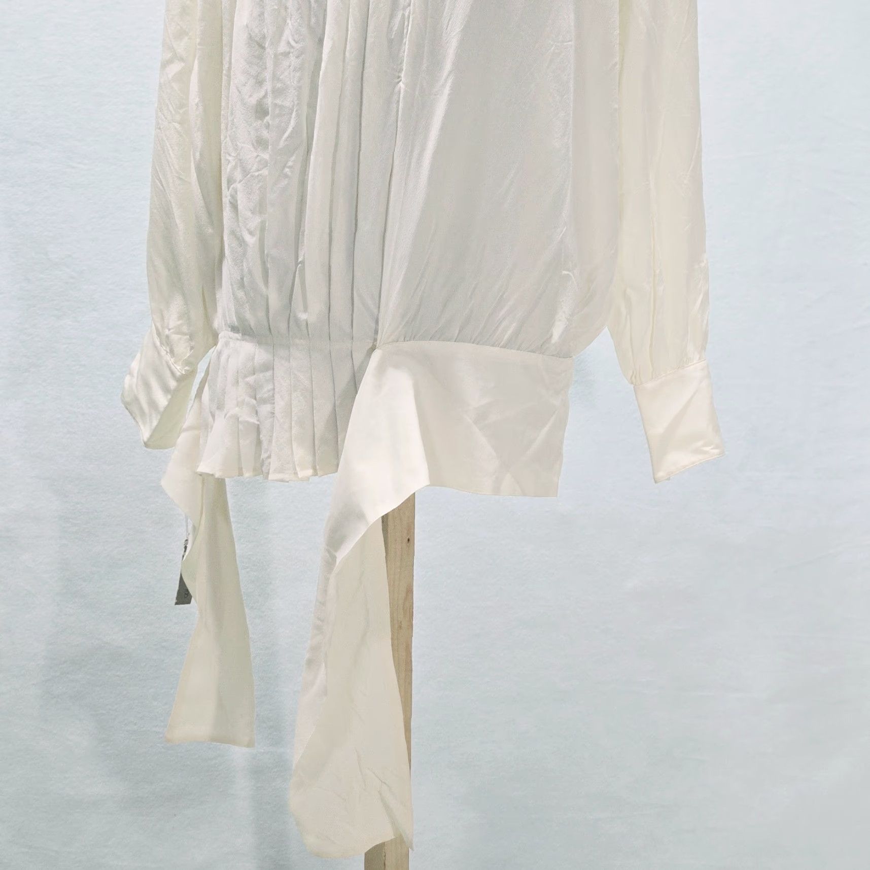 Escada VINTAGE Escada Silk Blouse Long Sleeve Ivory Pleated NWT Shoulder Pad Size 38 Women's Blouse Size XS / US 0-2 / IT 36-38 - 7 Thumbnail