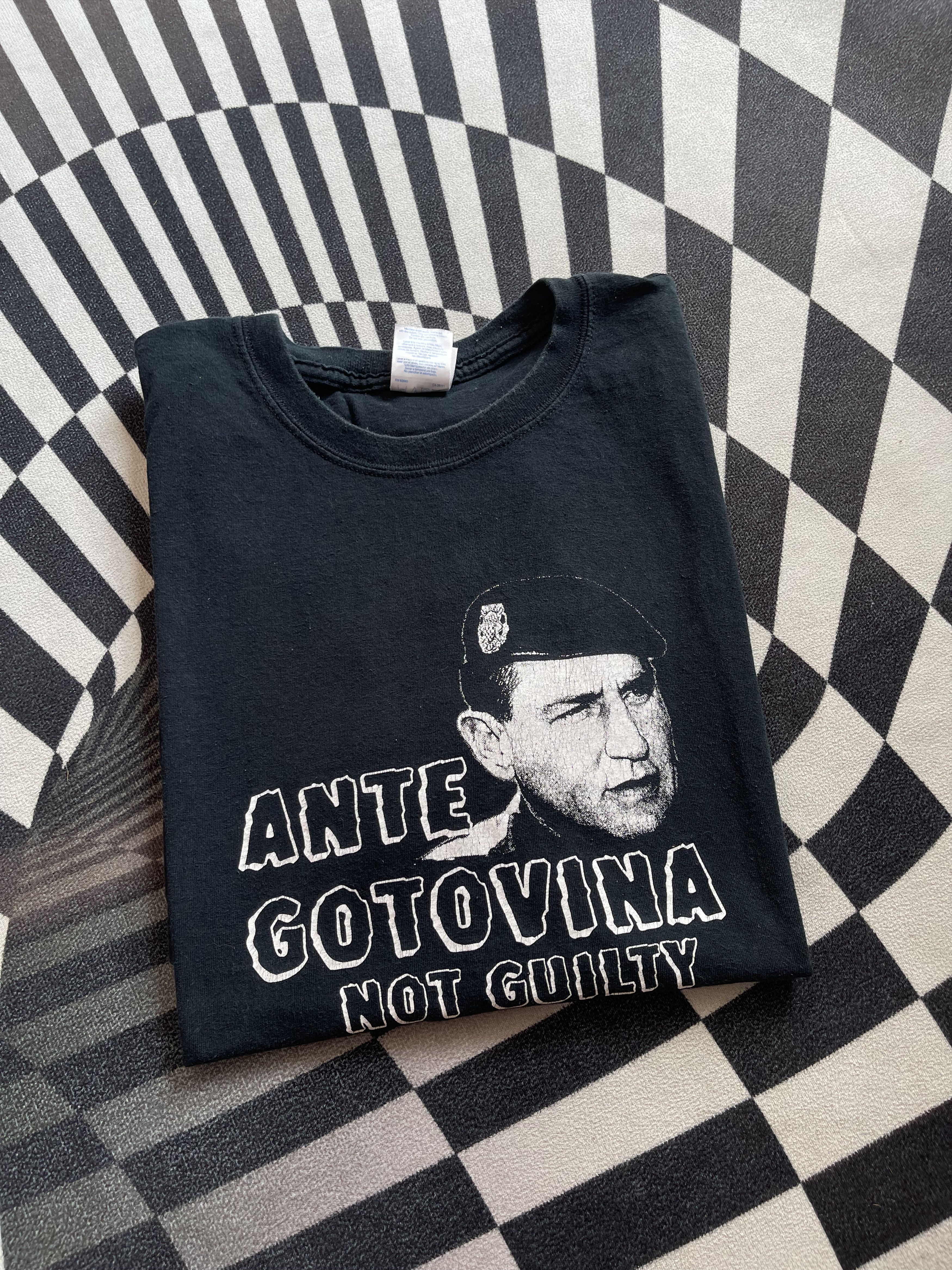 Vintage Vintage Ante Gotovina "Not Guilty" Graphic T-Shirt Size US XL / EU 56 / 4 - 1 Thumbnail