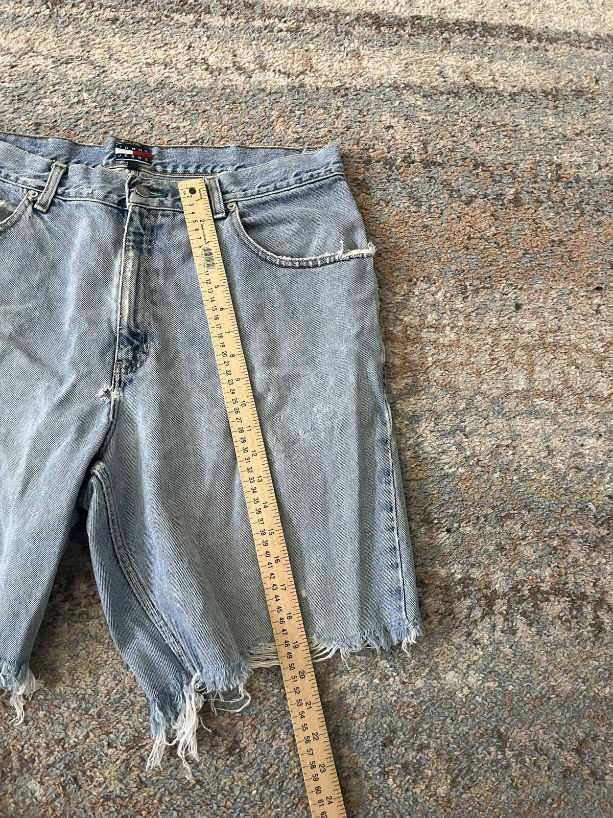 Tommy Hilfiger × Vintage VTG Tommy Hilfiger Distressed Jean Shorts Size 34 RARE Size US 34 / EU 50 - 3 Thumbnail