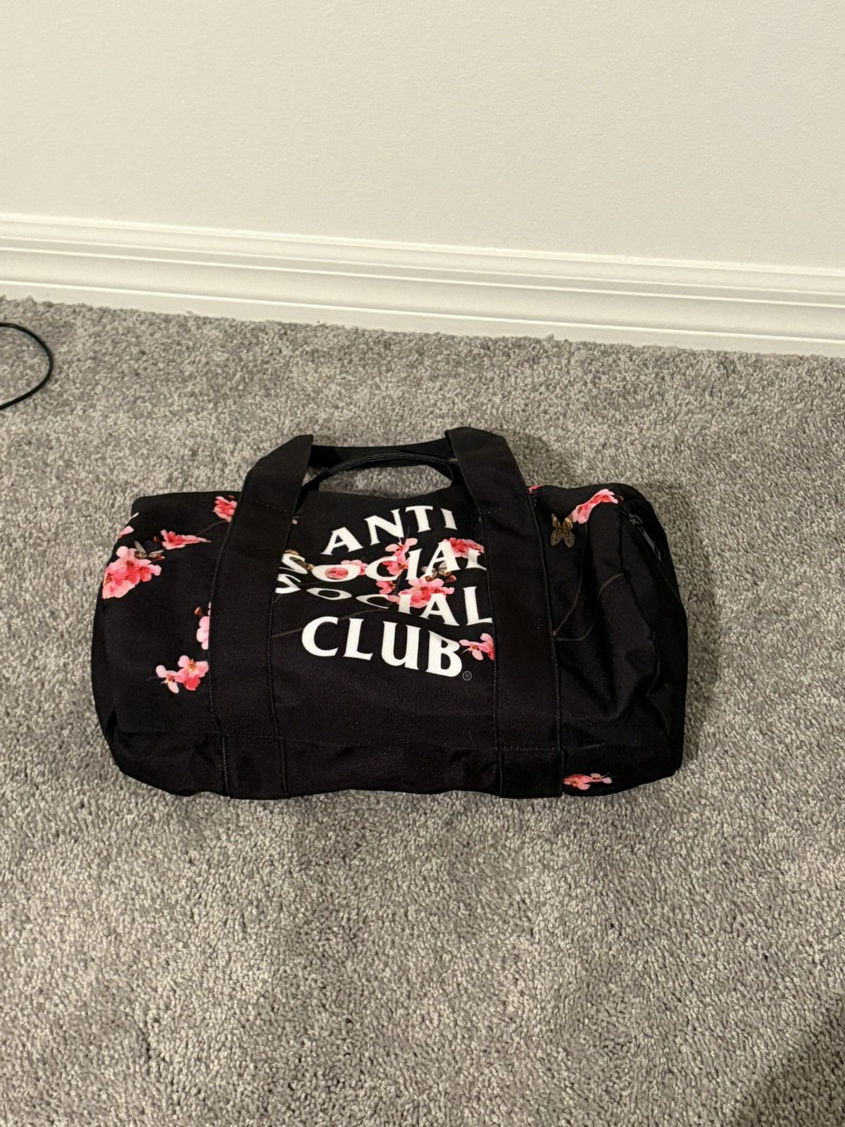 Anti Social Social Club Anti Social club kkotch side duffel bag Black cherry blossom Size ONE SIZE - 2 Thumbnail