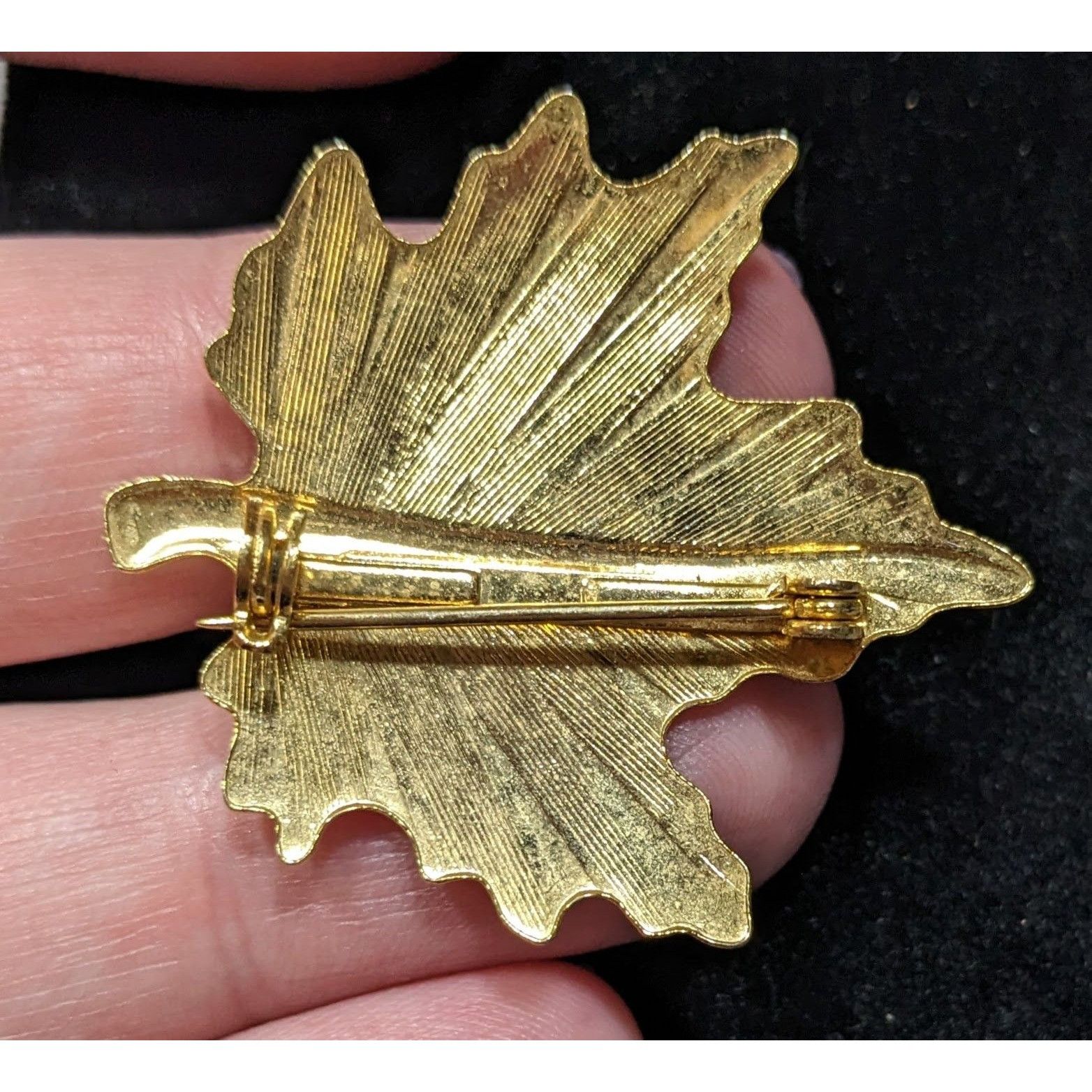 Other Vintage Maple Leaf Brooch Textured Gold Tone Size ONE SIZE - 4 Thumbnail
