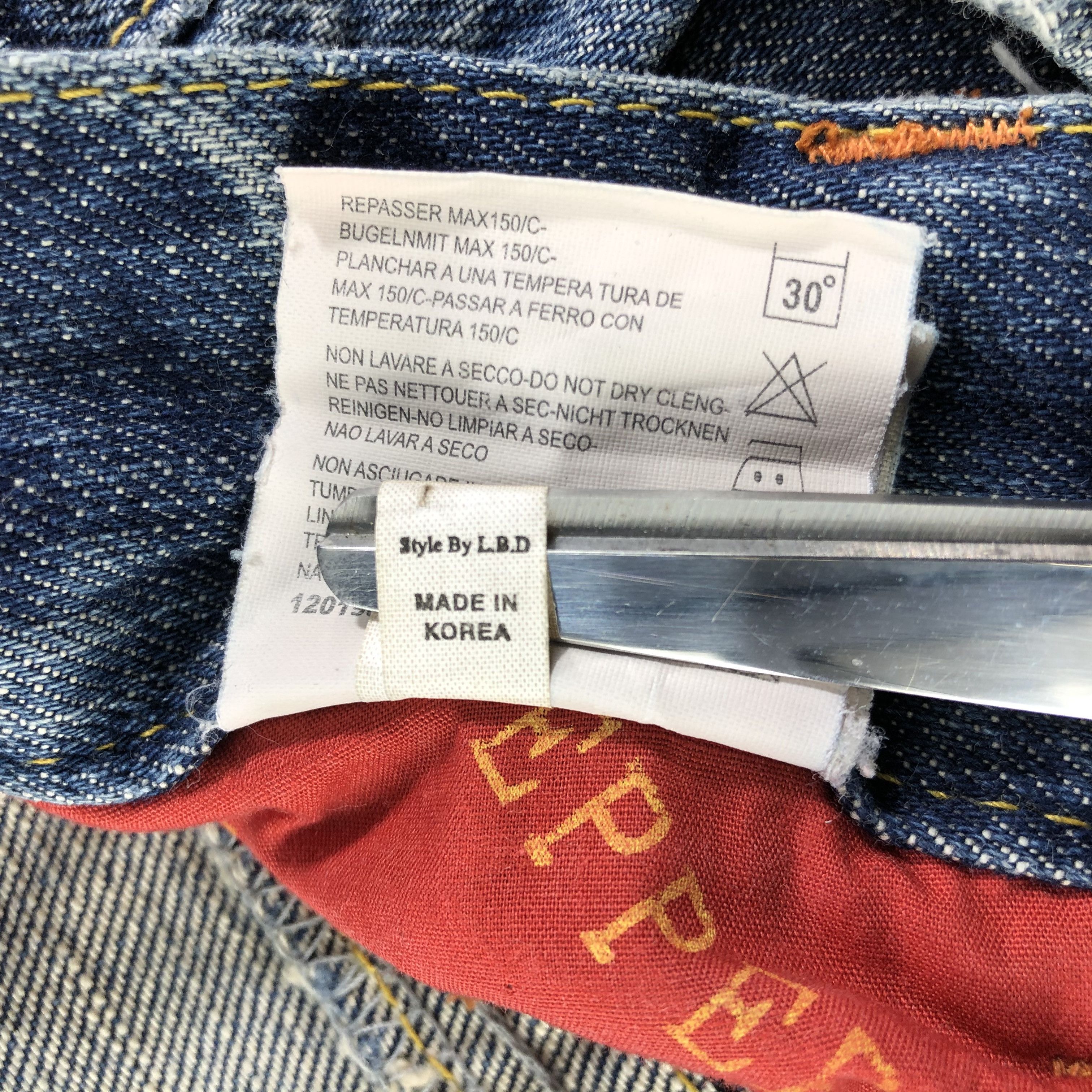 Japanese Brand Red Pepper Jeans Faded Blue Distressed Denim KJ1744 Size US 32 / EU 48 - 16 Thumbnail