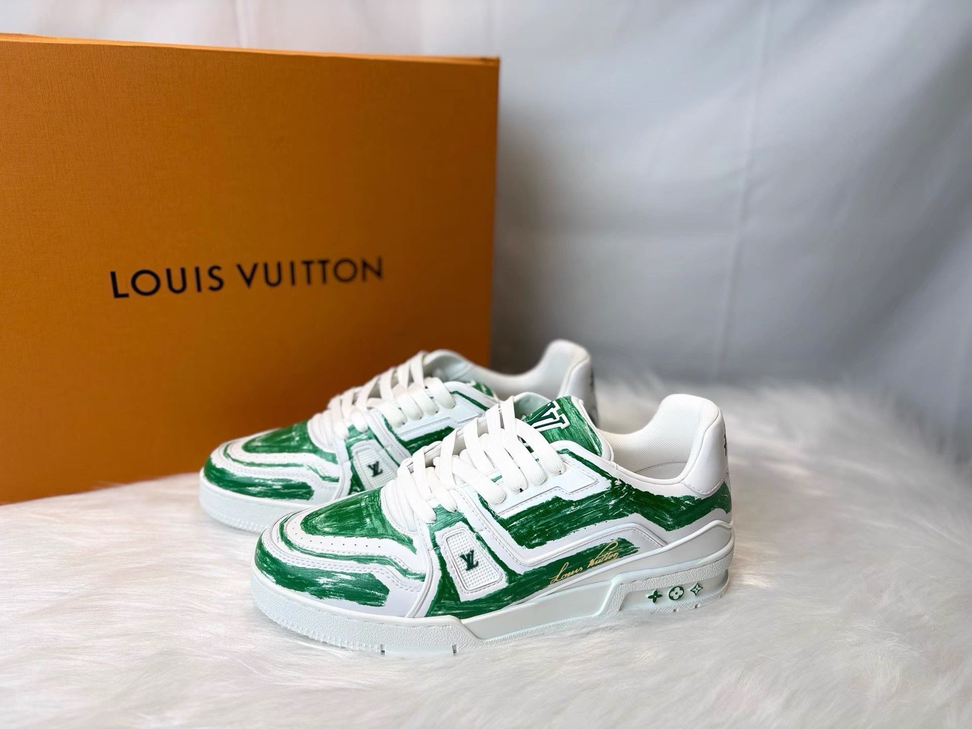 Louis Vuitton Louis Vuitton Artisan Graffiti White Green Sneakers K36 Size US 9.5 / EU 42-43 - 1 Thumbnail
