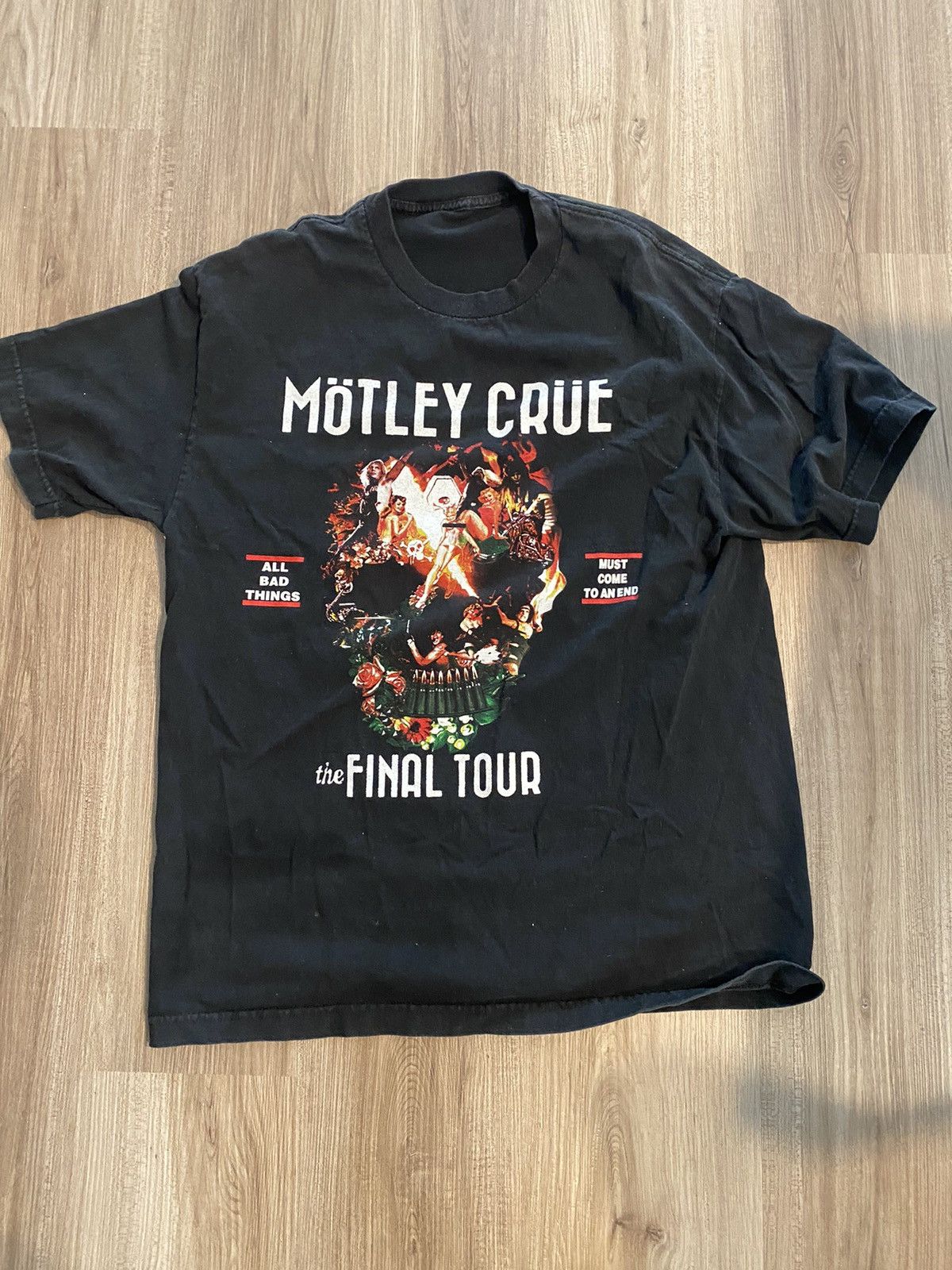 Band Tees × Vintage Motley Crue 2015 concert final tour t-shirt Size US L / EU 52-54 / 3 - 1 Thumbnail