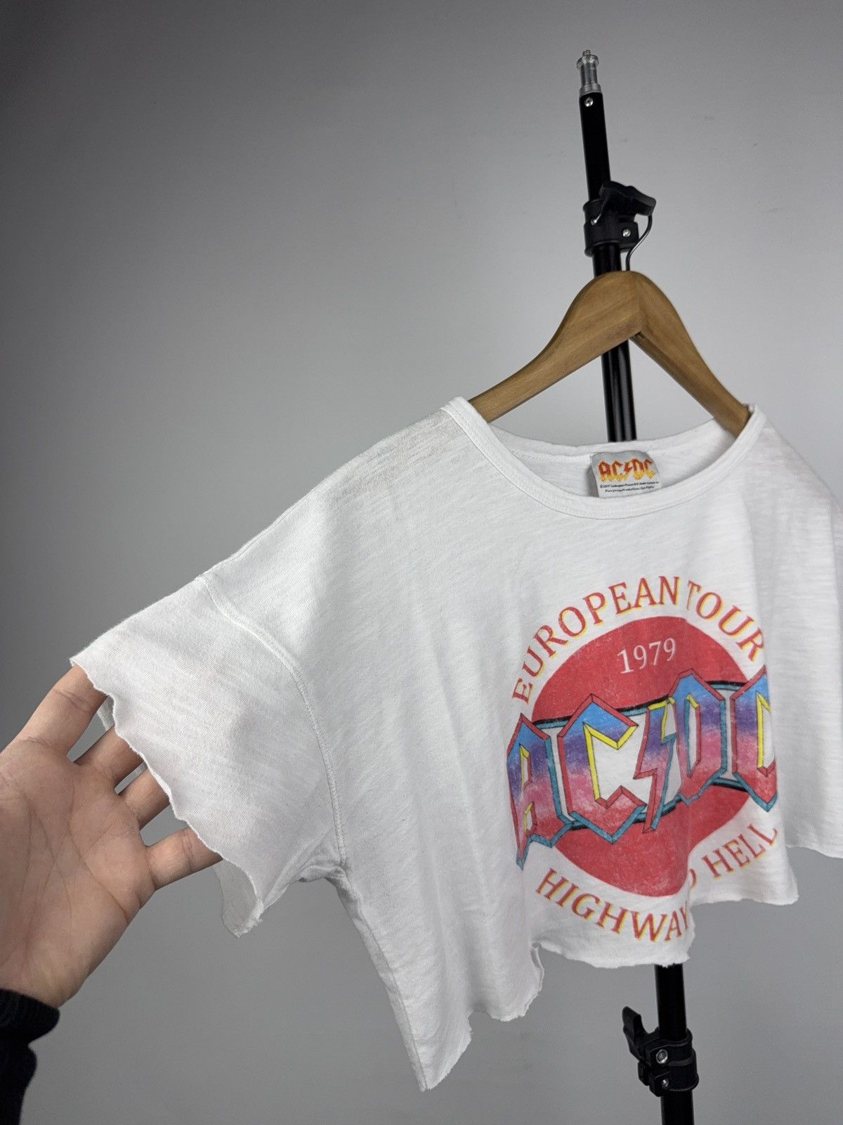AC/DC Vintage AC/DC 2017 European Tour Highway To Hell Cropped Tee Size XS / US 0-2 / IT 36-38 - 4 Thumbnail