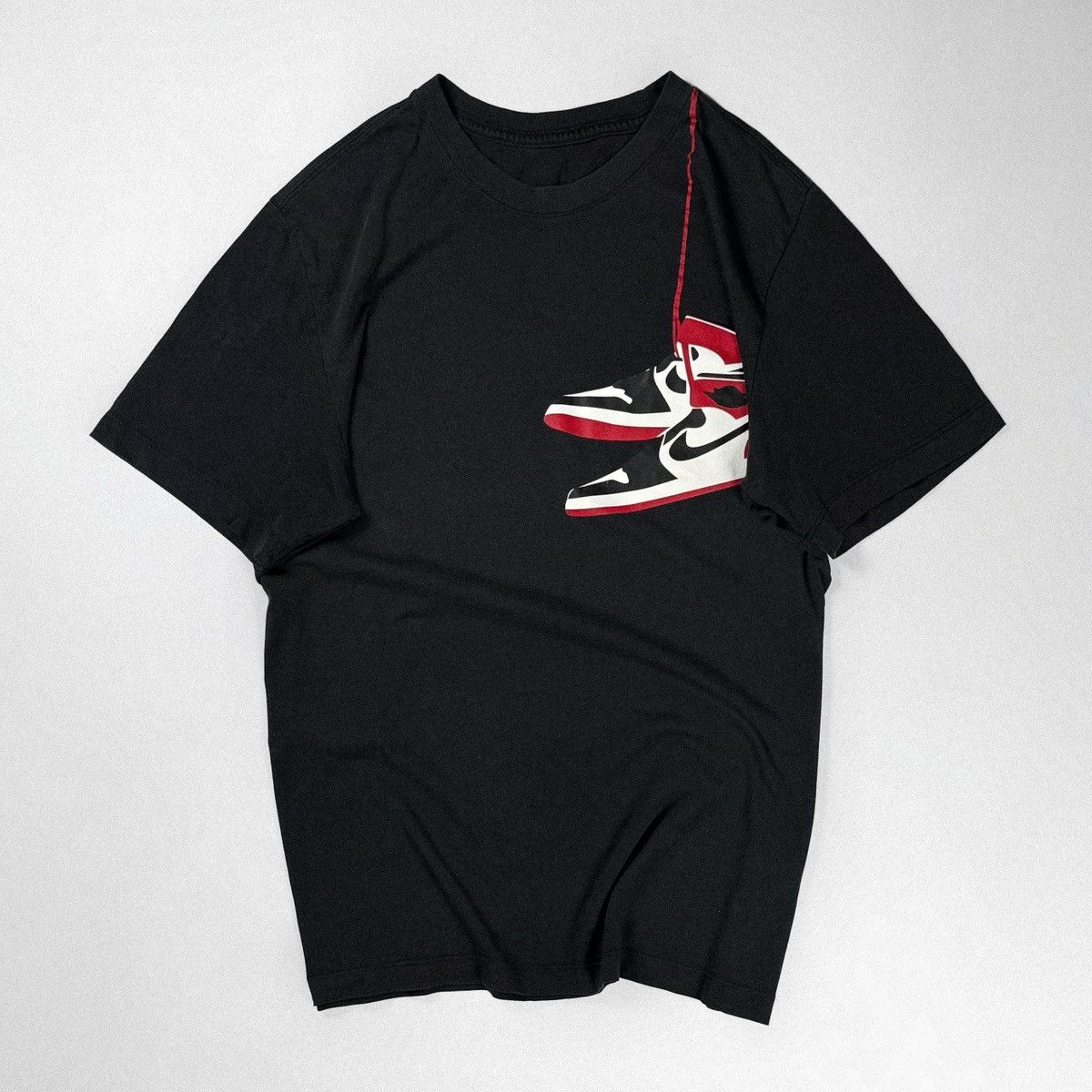 Nike Nike Air Jordan Shoes Logo T-Shirt Vintage Size US M / EU 48-50 / 2 - 1 Thumbnail