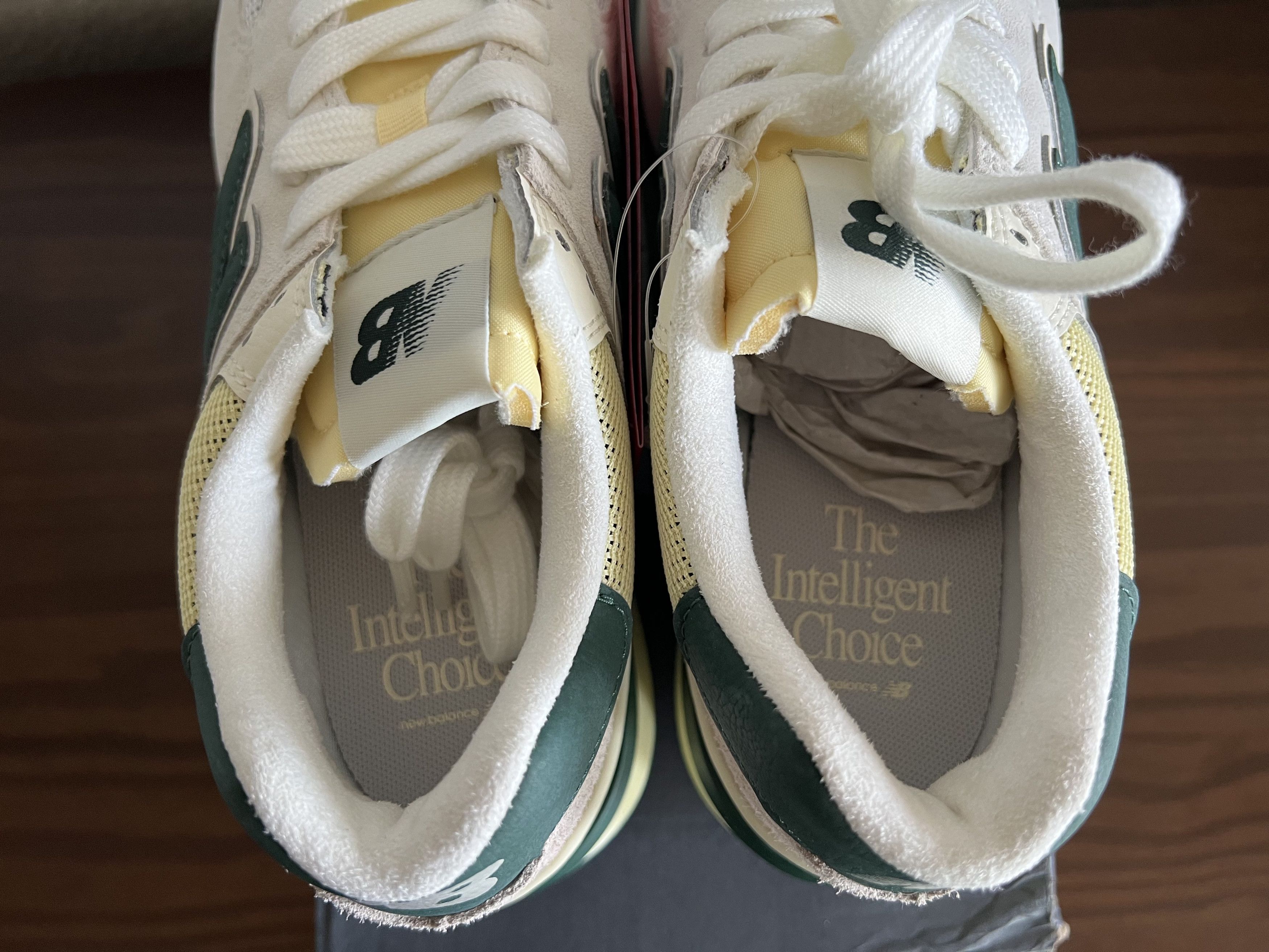New Balance New Balance Cream & Green 574 Sneakers Size US 5.5 / EU 38 - 5 Thumbnail