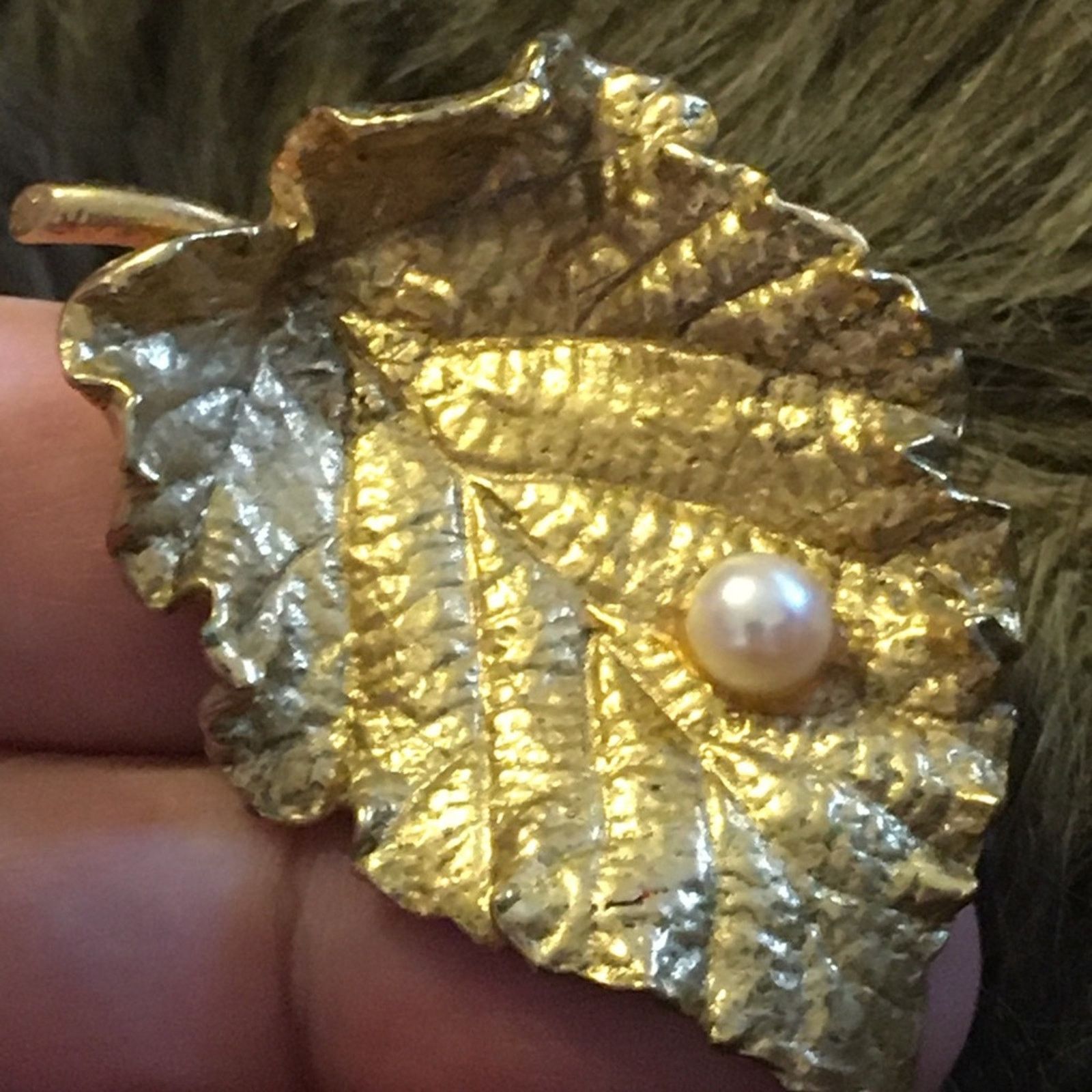 Vintage Vintage 70s gold tone leaf pearl accent brooch Size ONE SIZE - 3 Thumbnail