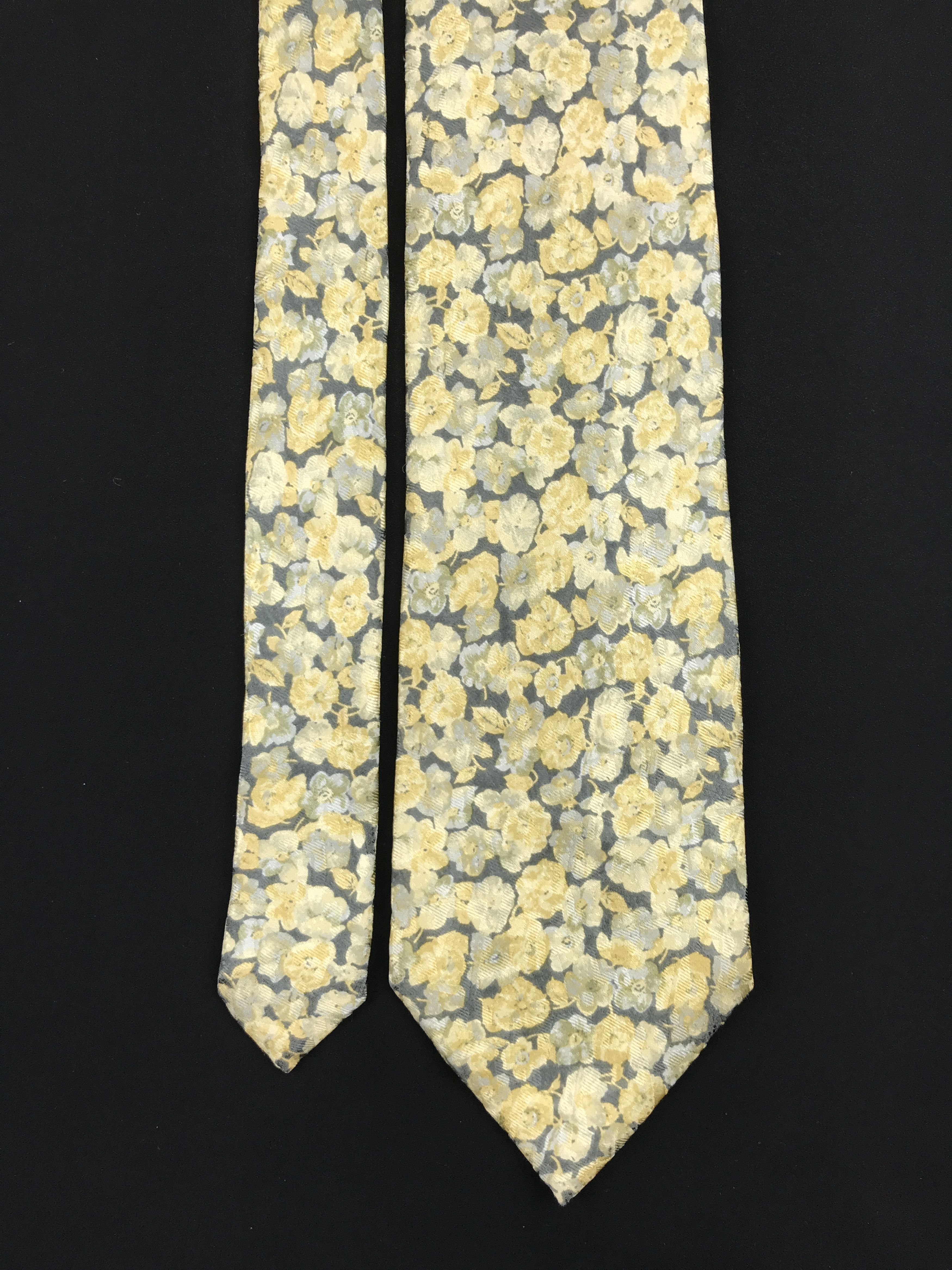 Vintage Vintage Valentino Rudy Silk Necktie Size ONE SIZE - 3 Thumbnail