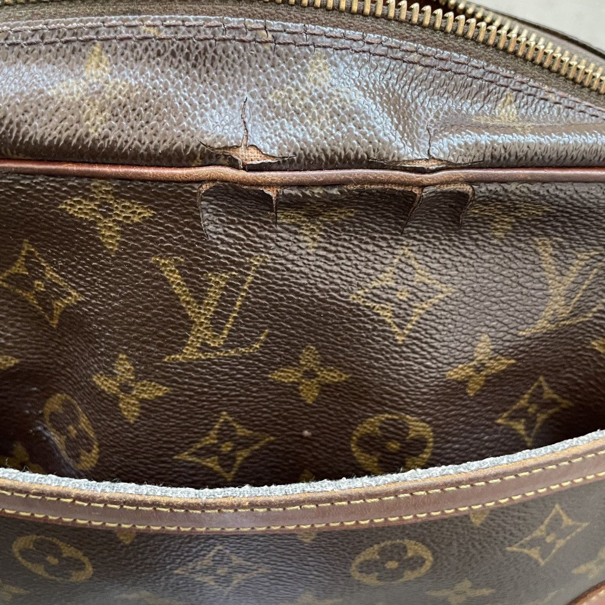 Designer × Louis Vuitton × Vintage Louis Vuitton Trocadero 23 Monogram Crossbody Celebrity Worn Size ONE SIZE - 3 Thumbnail
