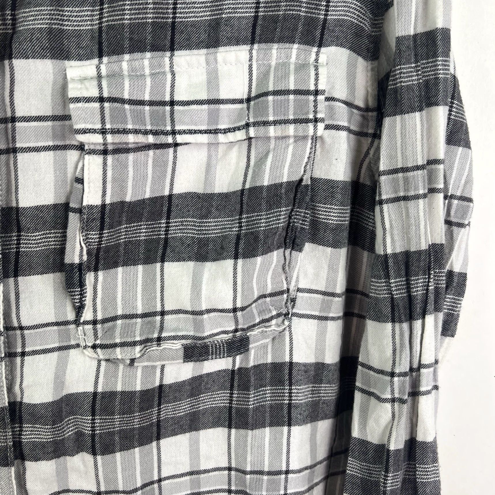 American Eagle Outfitters VINTAGE American Eagle Outfitters Buffalo Plaid Pearl Snap Button Shirt Women S Black/White Casual Knit Cotton-Viscose Plaid Long Sleeve Size S / US 4 / IT 40 - 3 Thumbnail