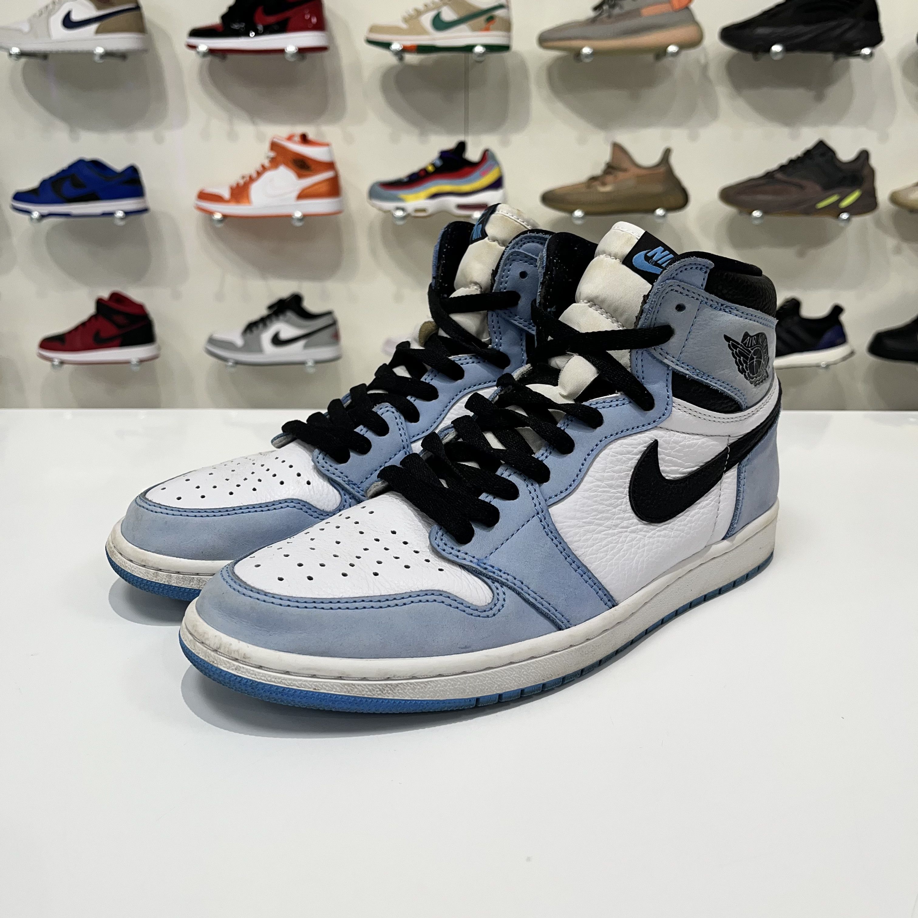 Nike Jordan 1 Retro High OG University Blue Size US 10.5 / EU 43-44 - 2 Thumbnail