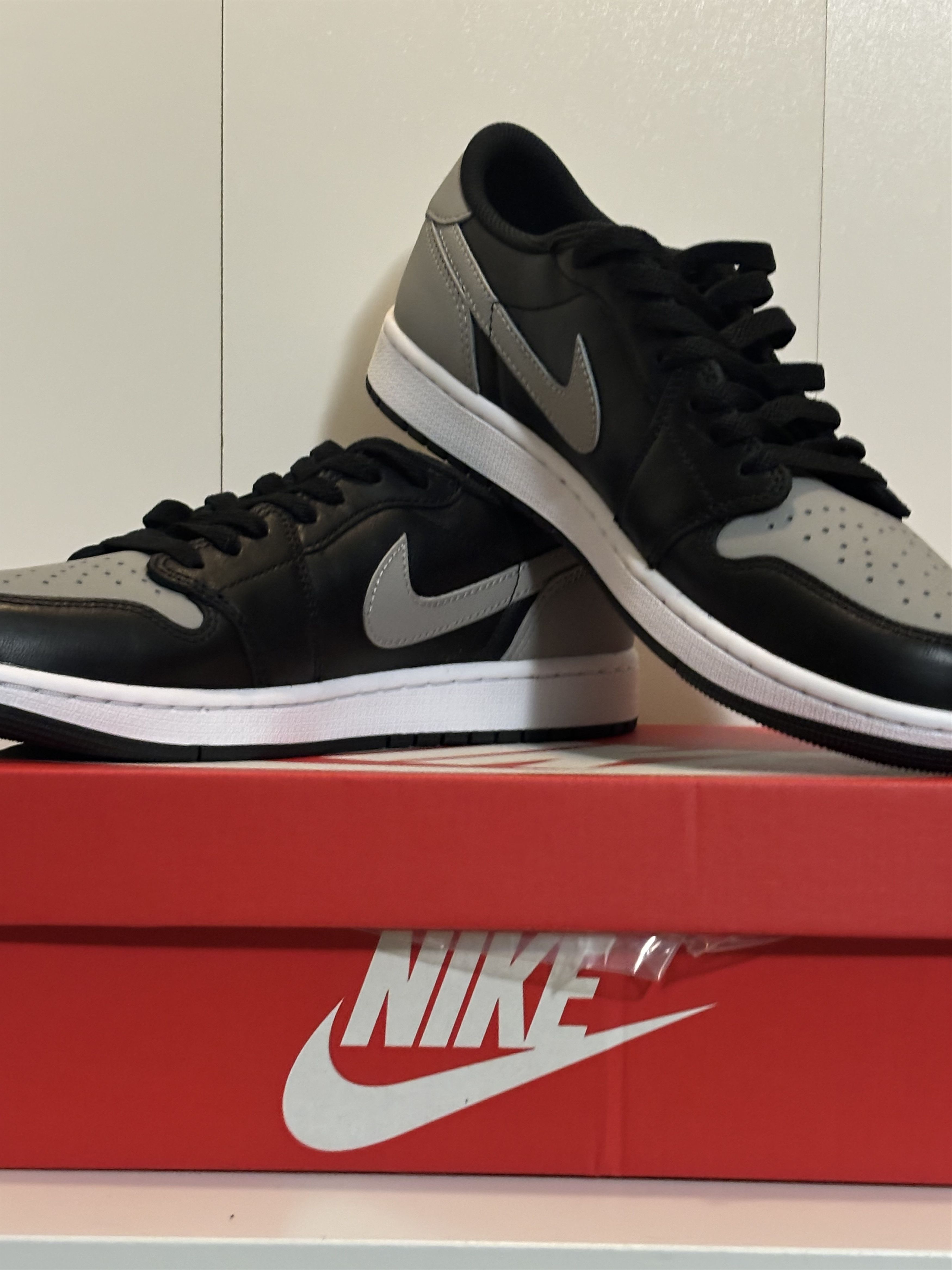 Nike Jordon 1 Retro Low OG Size US 10 / EU 43 - 1 Thumbnail
