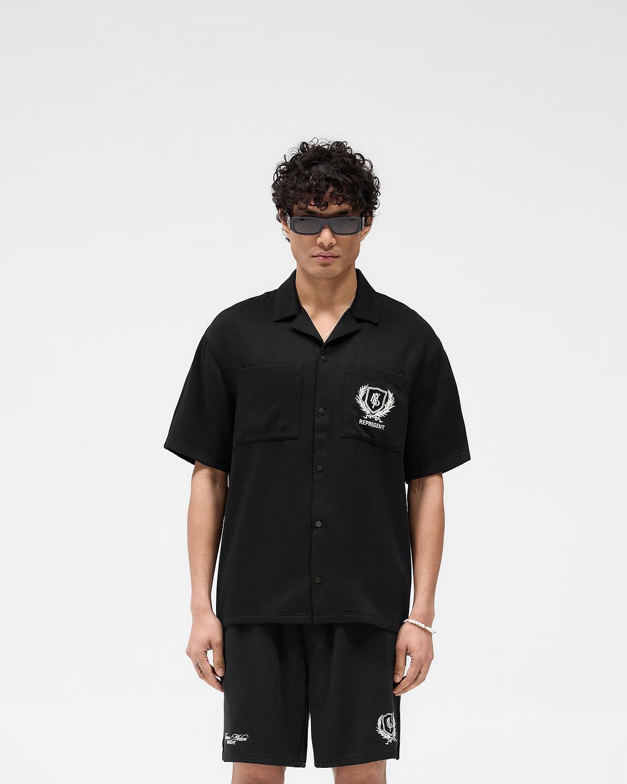 Represent Clo. o1mle1125 Crest Shirt in Black Size US XL / EU 56 / 4 - 3 Thumbnail
