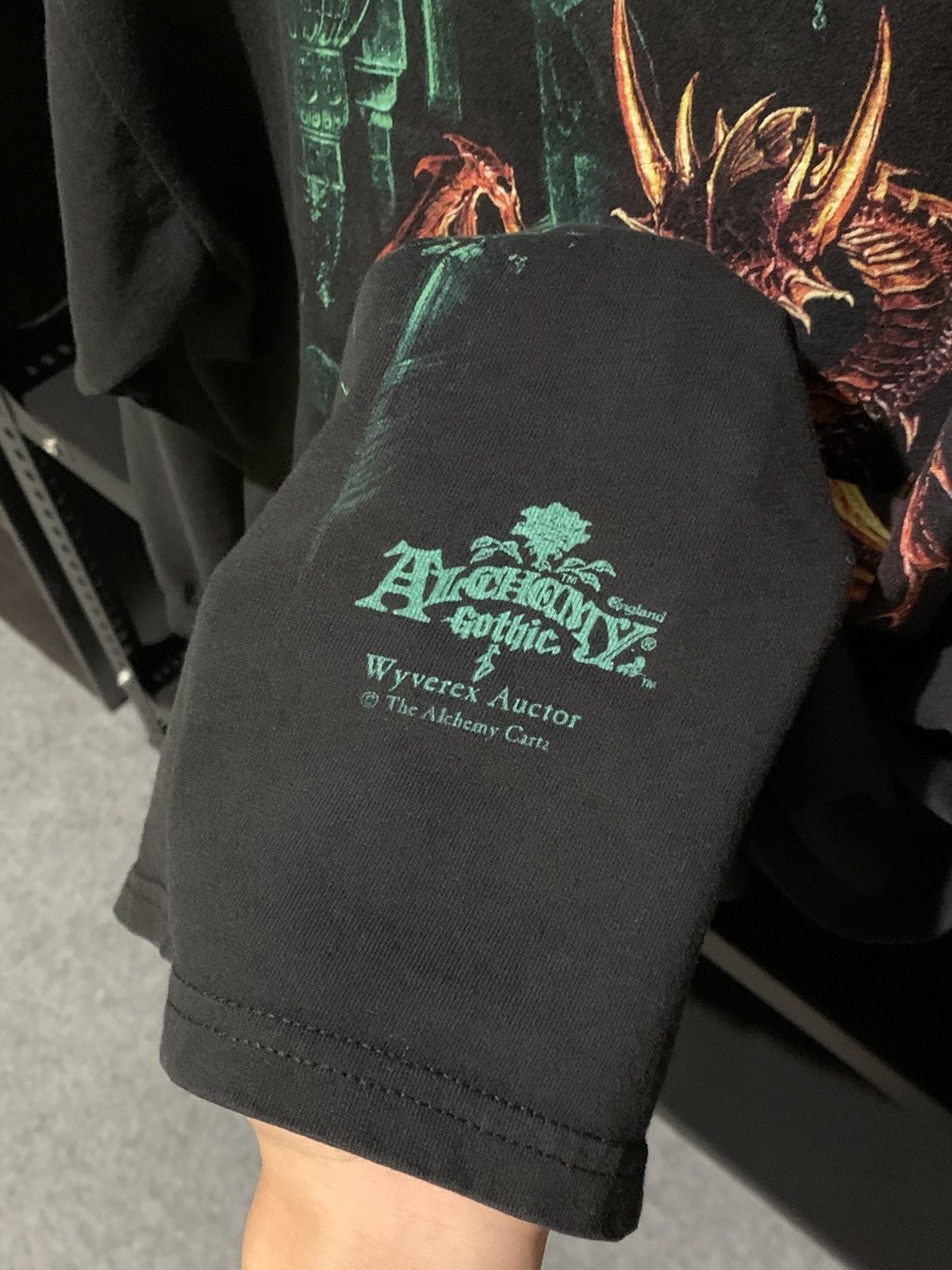 Delta Vintage 2000s Gothic Dragon Long Sleeve Tee Size US L / EU 52-54 / 3 - 4 Thumbnail