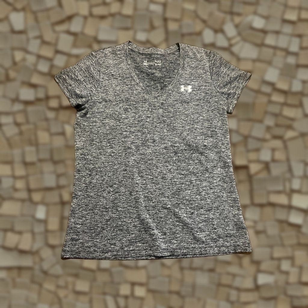 Under Armour Under armour Shirt Women's Medium Gray V-neck Short Sleeve Heatgear Shirt M Womens Gray V-Neck Short Sleeve Heatgear Size M / US 6-8 / IT 42-44 - 1 Thumbnail