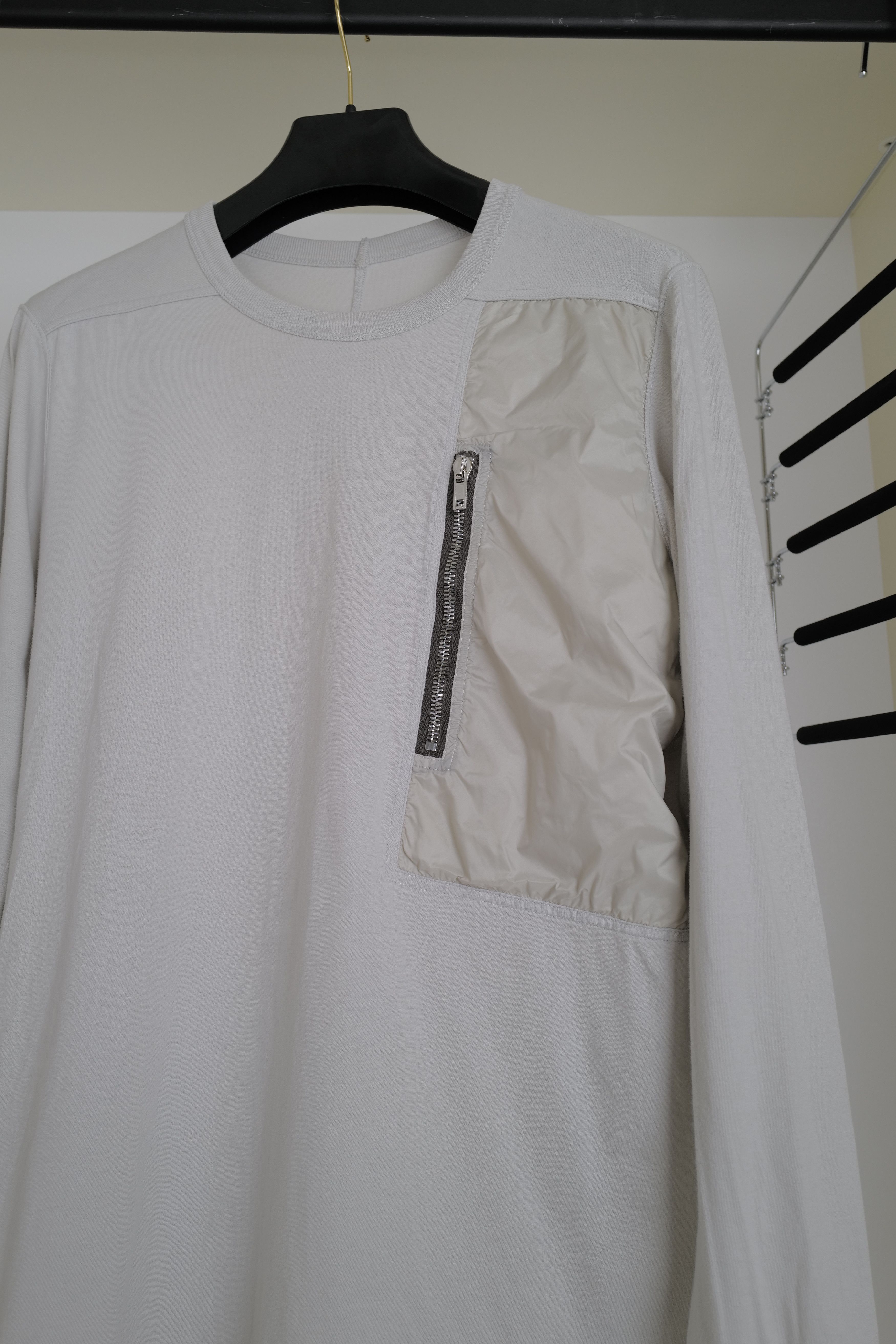 Rick Owens RICK OWENS LONG SLEEVE ZIP POCKET T-SHIRT OYSTER IN OYSTER Size US M / EU 48-50 / 2 - 6 Thumbnail