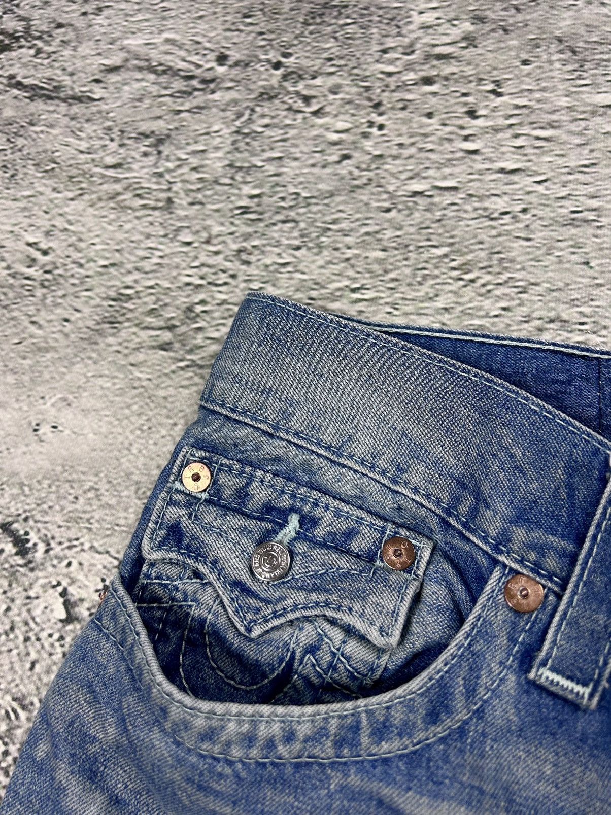 True Religion True Religion baby blue jeans white stitching Slim Y2K Size US 33 - 6 Thumbnail