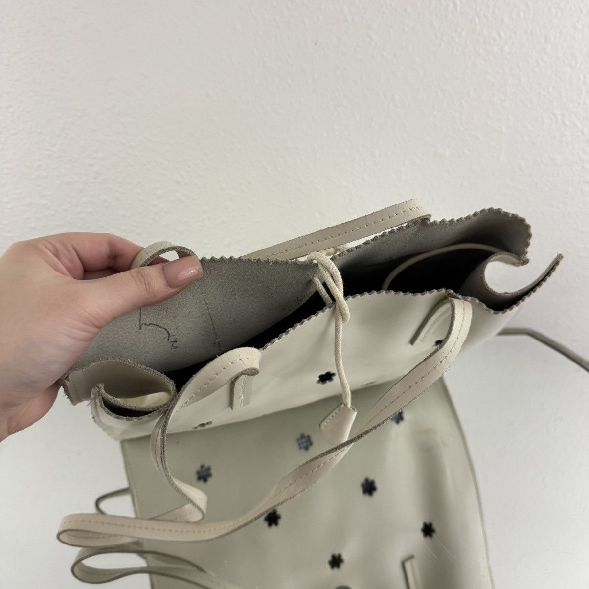 Vintage Vintage 90s White Ivory Leather Floral Cutout Italian Purse Size ONE SIZE - 12 Thumbnail