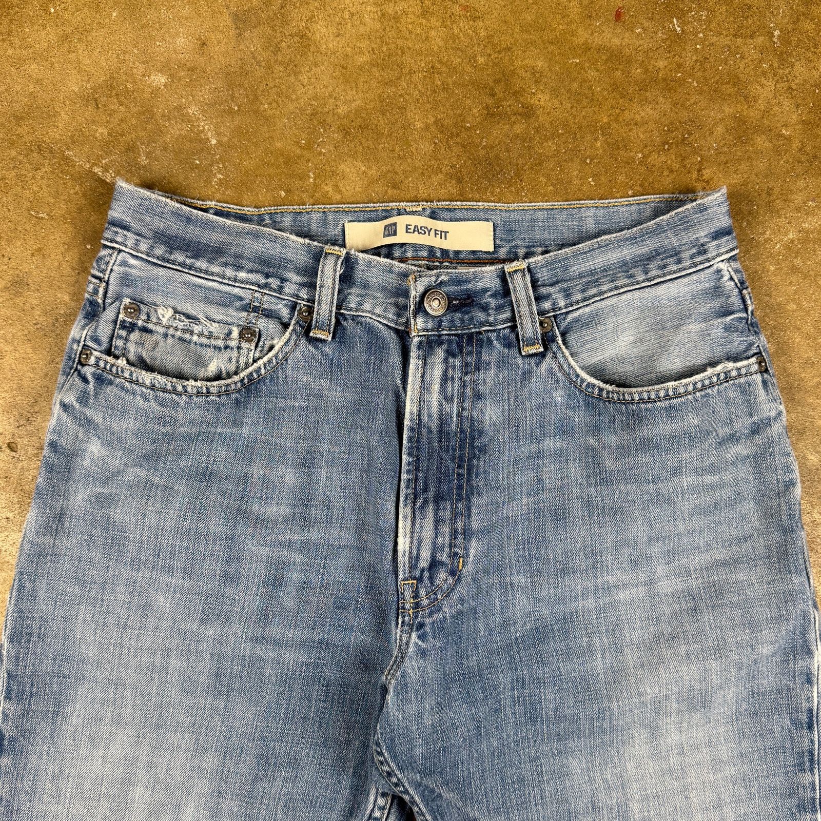 Gap Gap Easy Fit Vtg Men’s Jeans 31 Light Wash Distressed Hem Size US 31 - 2 Thumbnail