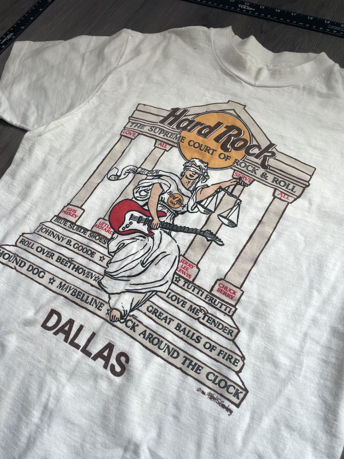 Hard Rock Cafe Vintage Hard Rock “Court of Rock & Roll” T-Shirt (Sz. M) Size US M / EU 48-50 / 2 - 2 Thumbnail